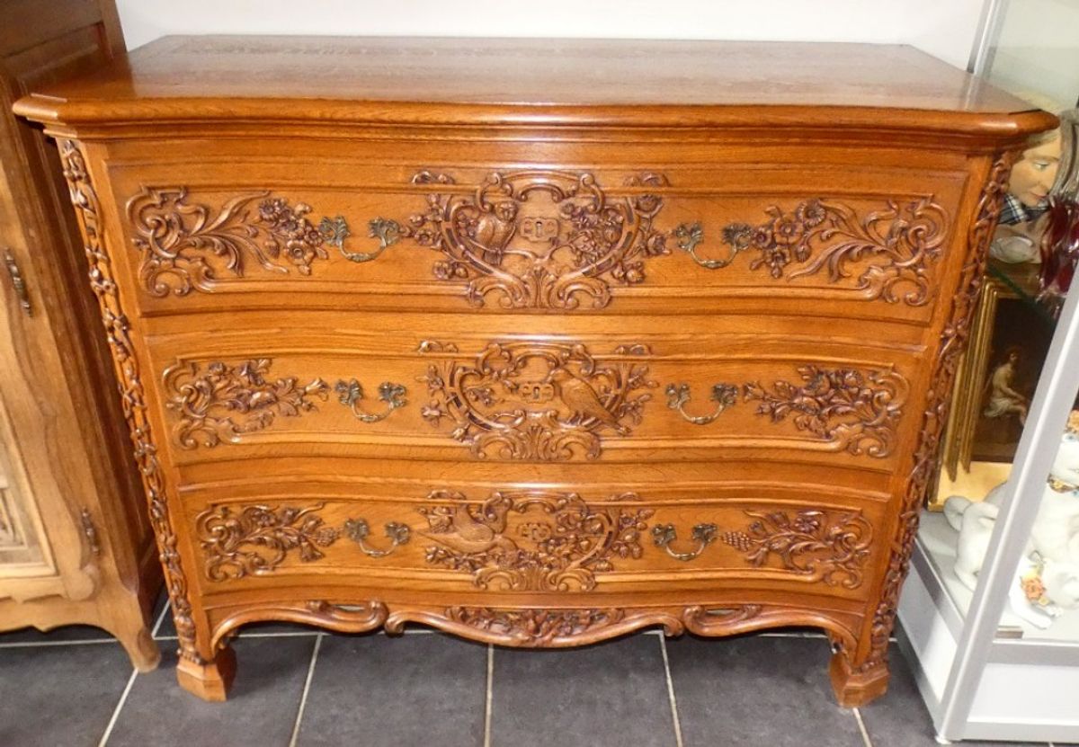 Louis Xv Franse Gebeeldhouwde Eiken Commode. image 14