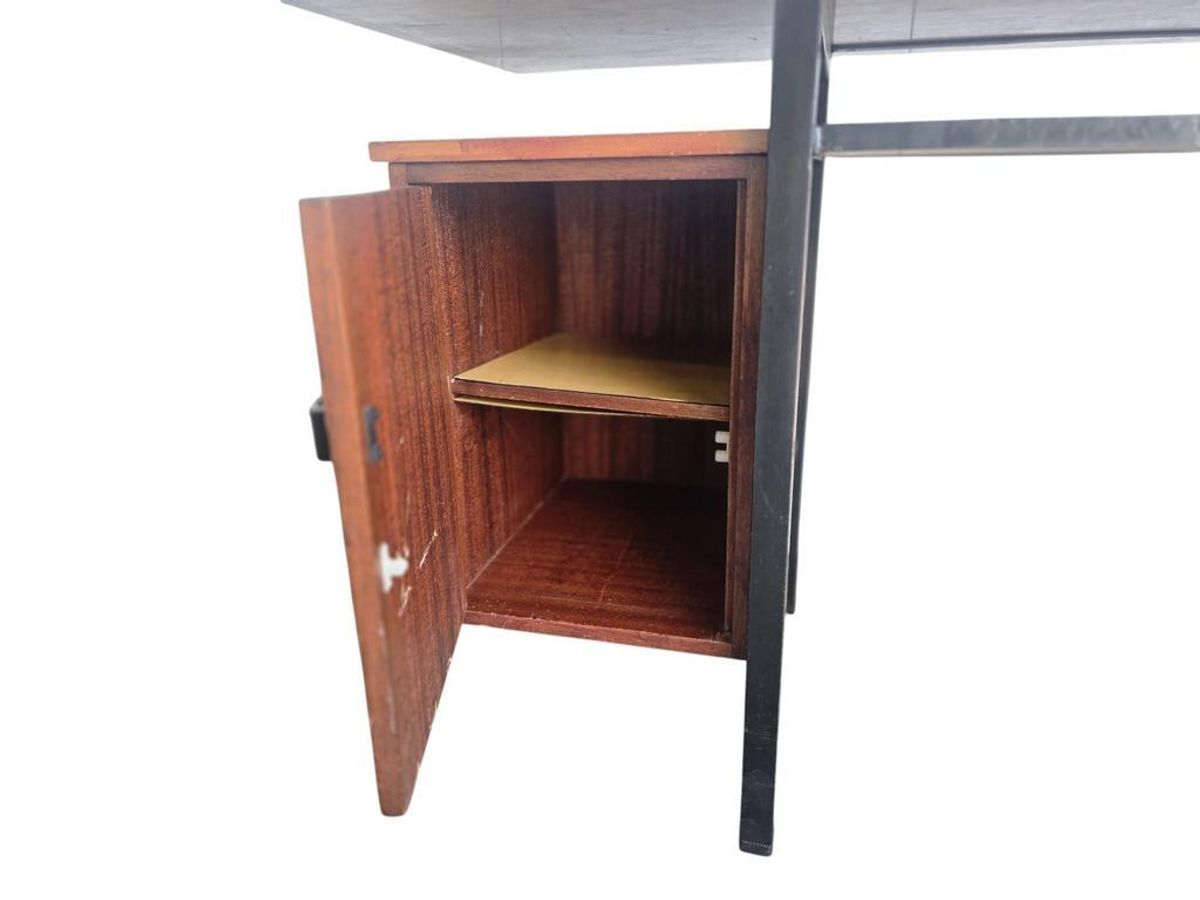 Vintage Houten Bureau Met Zwevend Blad En Zwart Frame image 9