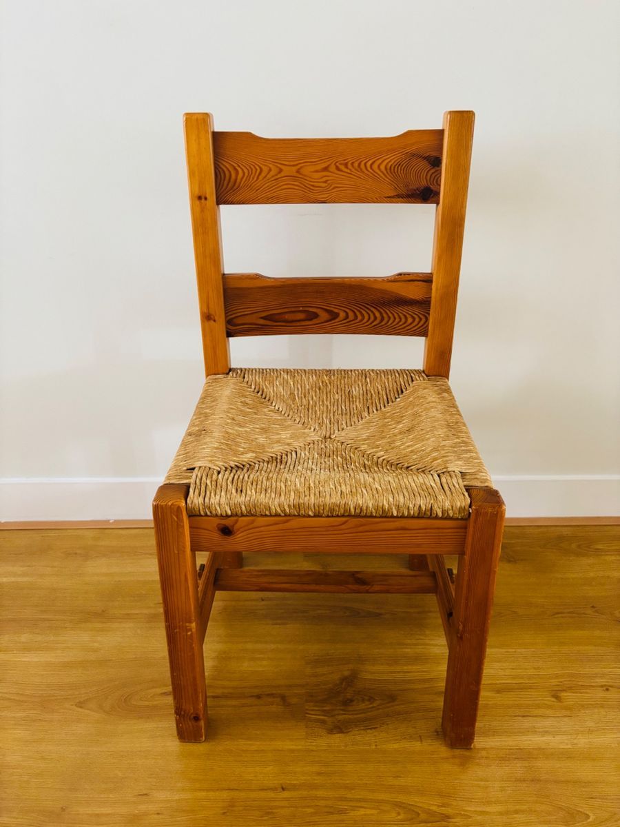 Set Van 4 Vintage Massief Grenenhouten Stoelen Met Biezen Zitting image 3