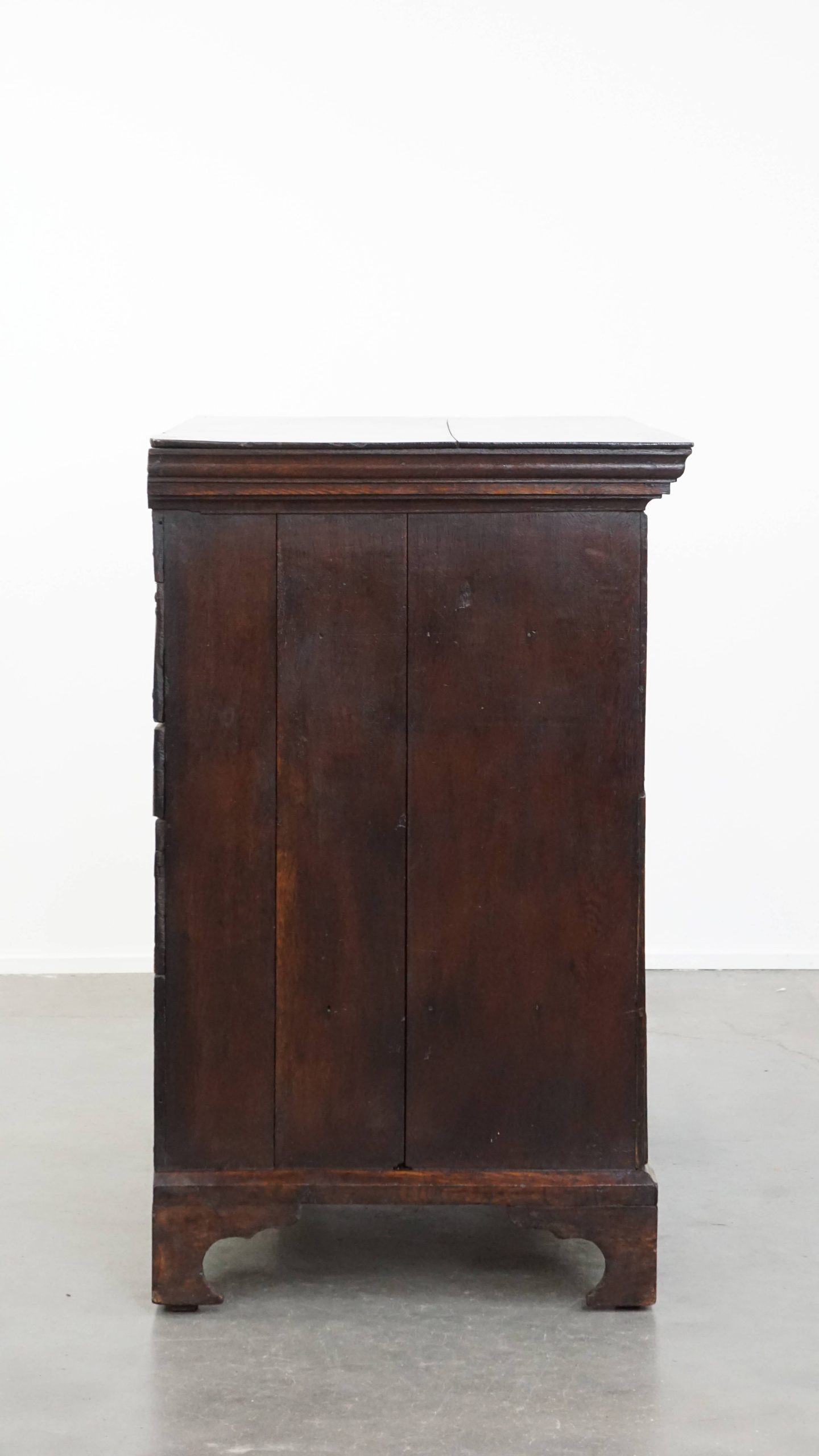 Elegante Vroeg 18e Eeuwse Antieke Engelse Ladekast/ Commode Gemaakt Van Eikenhout Met 5 Lades image 5