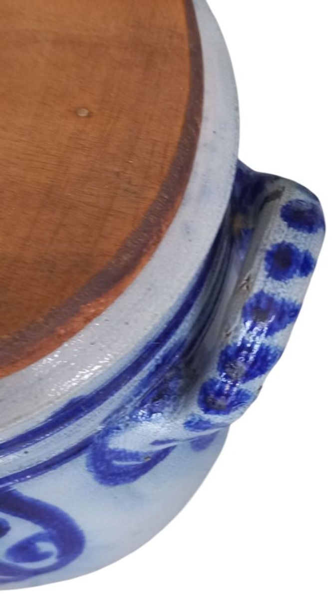 Keulse Pot Met Houten Deksel. image 2