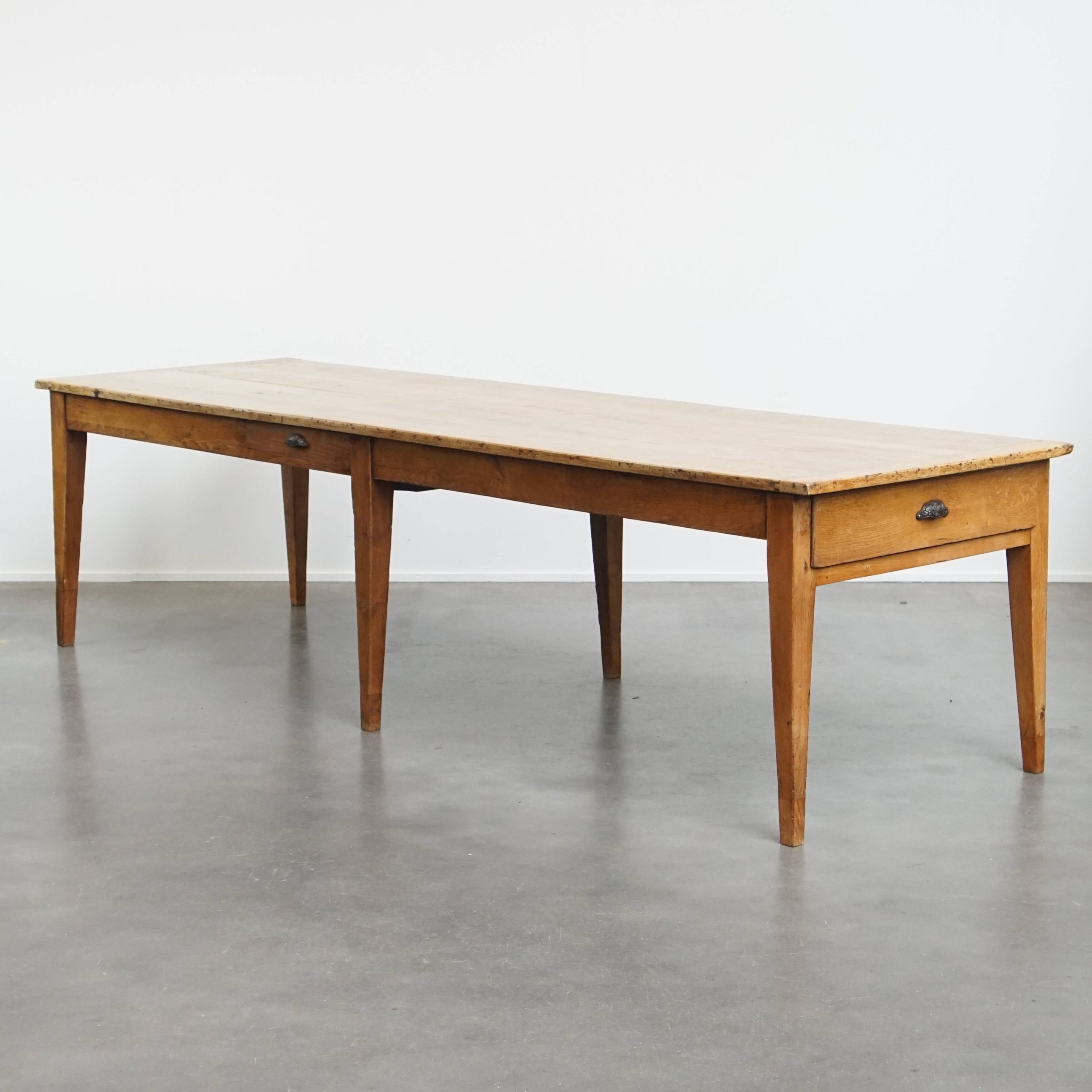 Zeer Grote En Karaktervolle Antieke Eikenhouten Xxl Eettafel Voor 8 Tot 10 Personen image 2