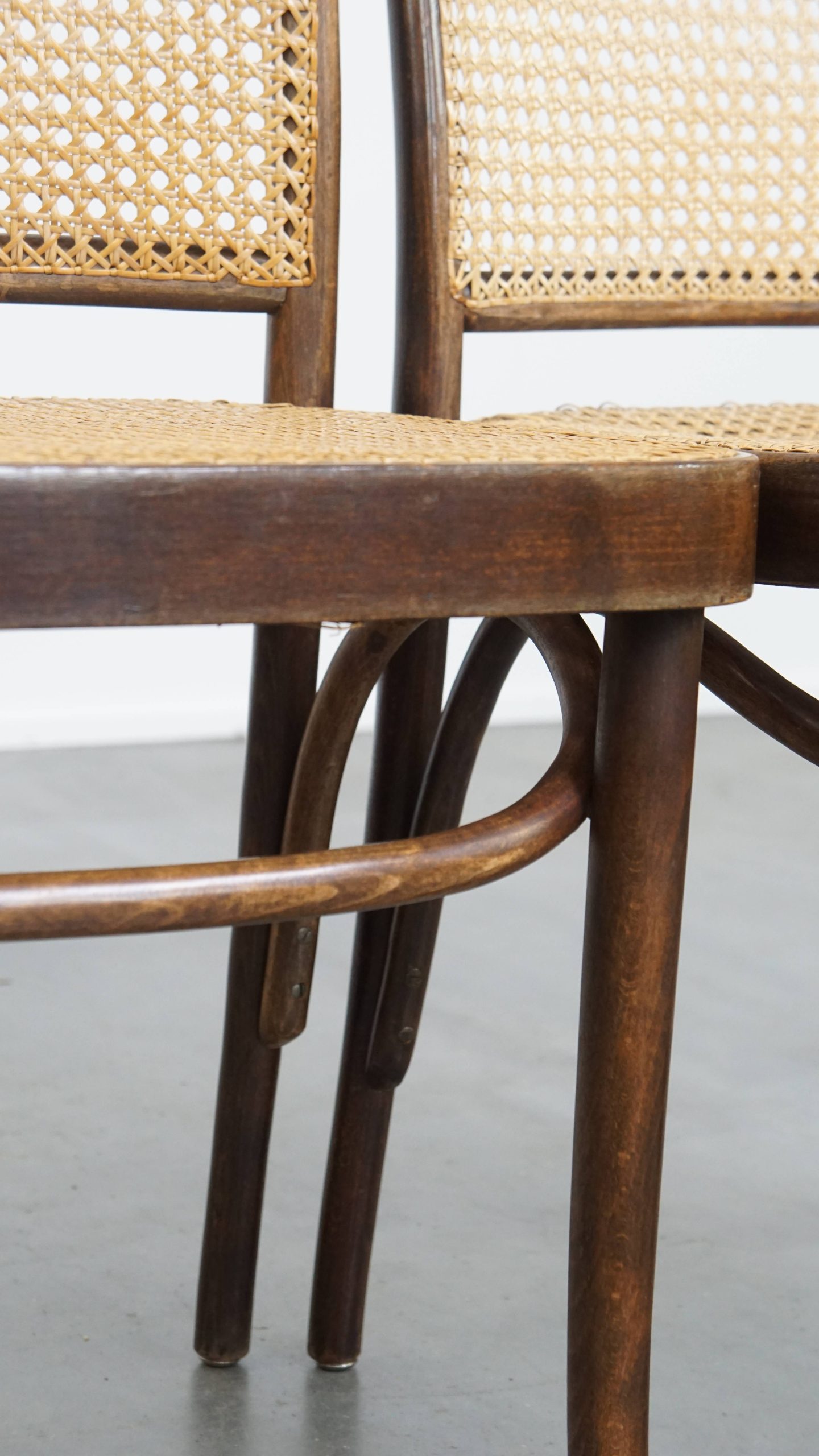 Set Van 2 Tijdloze En Charmante Bistro Stoeltjes In De Stijl Van Thonet Met Uniek Houten Frame image 10