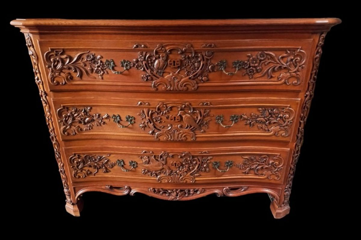 Louis Xv Franse Gebeeldhouwde Eiken Commode. image 5
