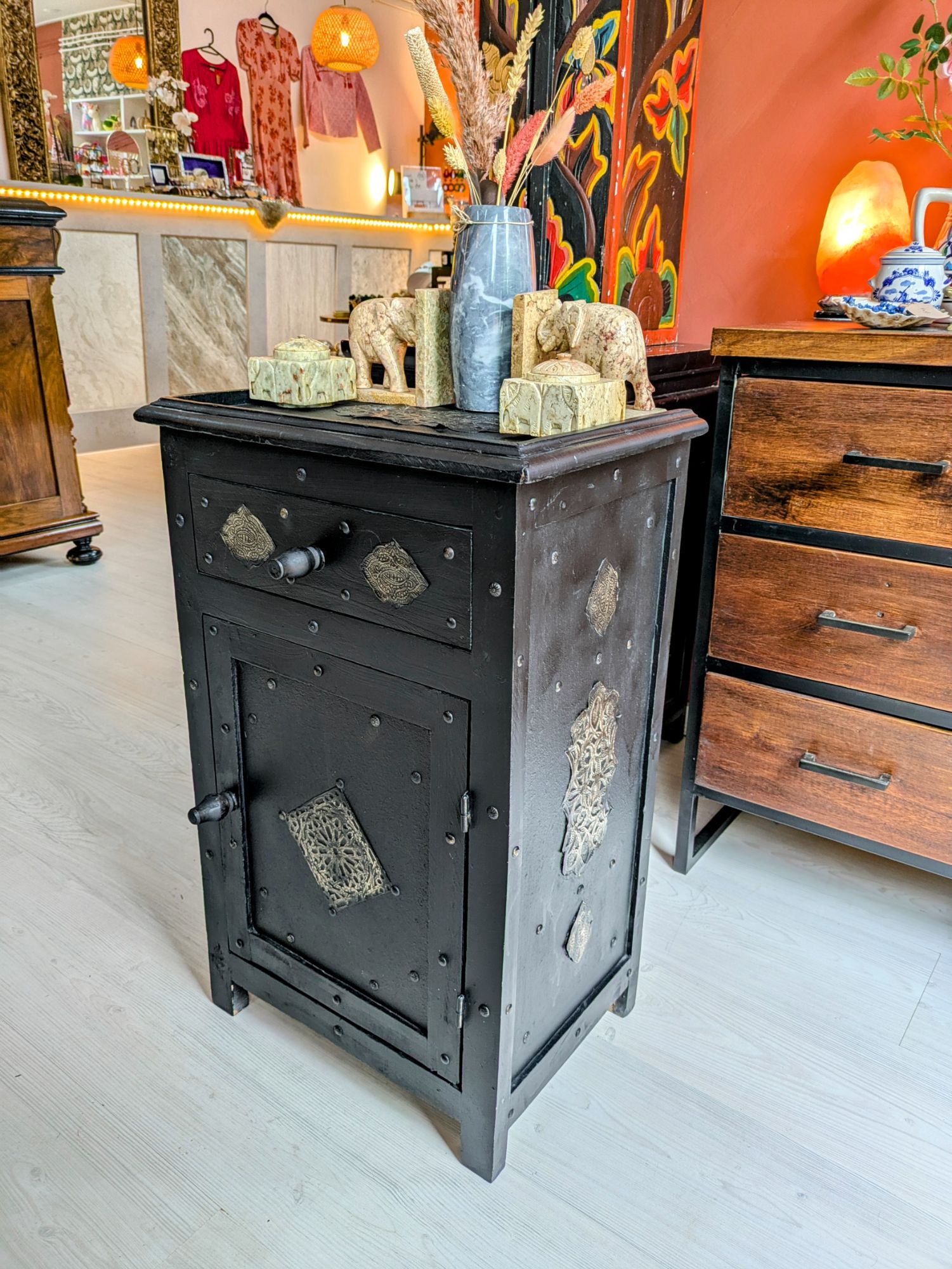 Zwart Indiaas Boho Kastje Met Ornamenten image 4