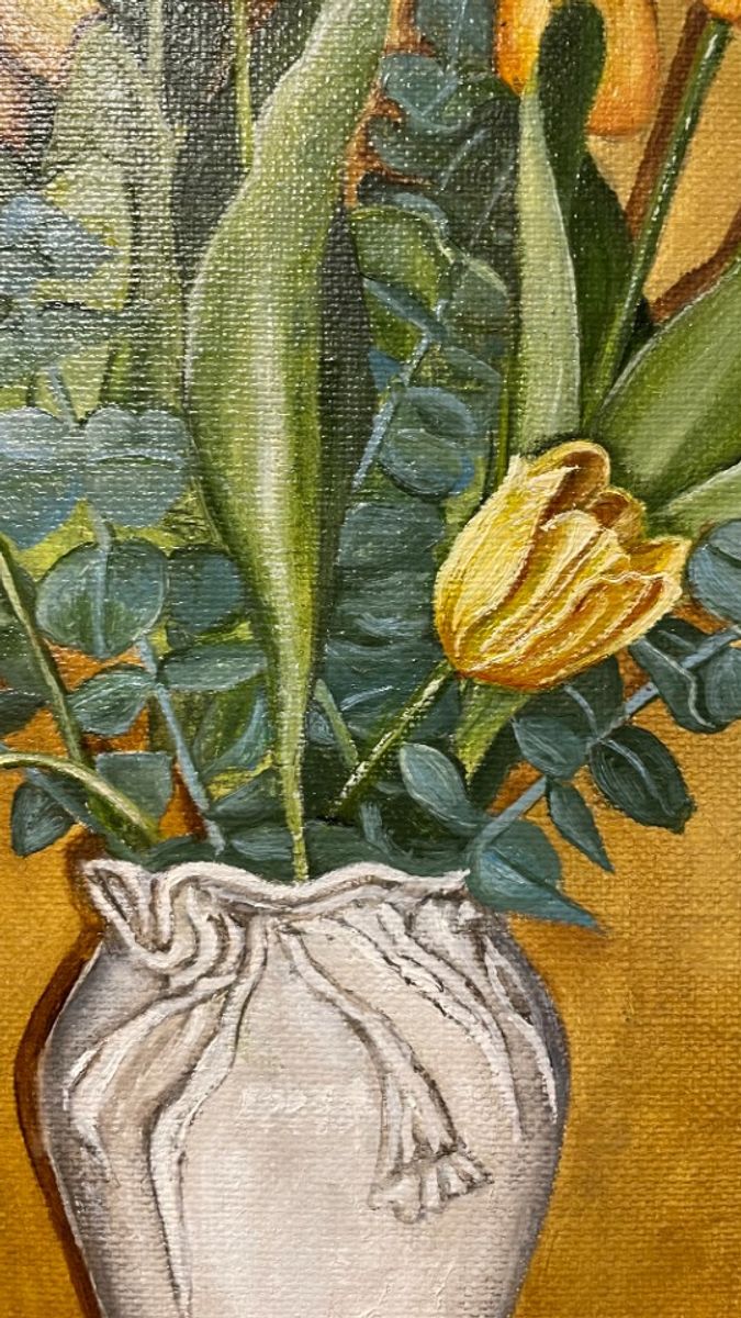 Gele Tulpen In Een Witte Vaas image 6