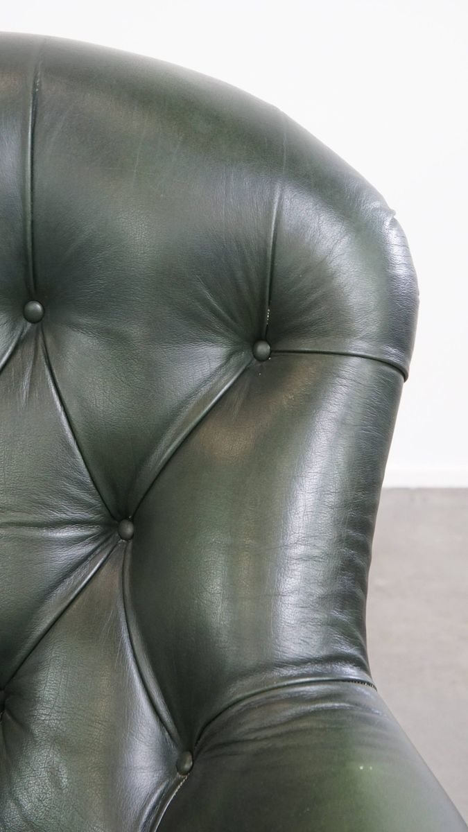 Zeer Charmante Set Van 2 Groene Rundleren Chesterfield Fauteuils In Engelse Stijl image 13