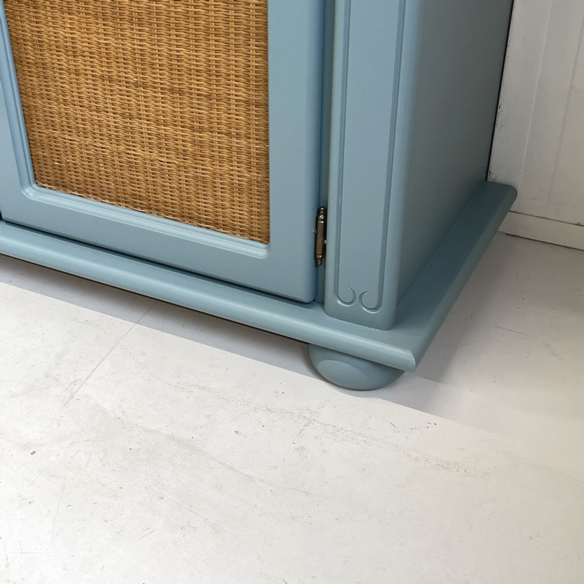 Prachtig Restyle Massief Dressoir Blauw & Rotan Wandkast image 5