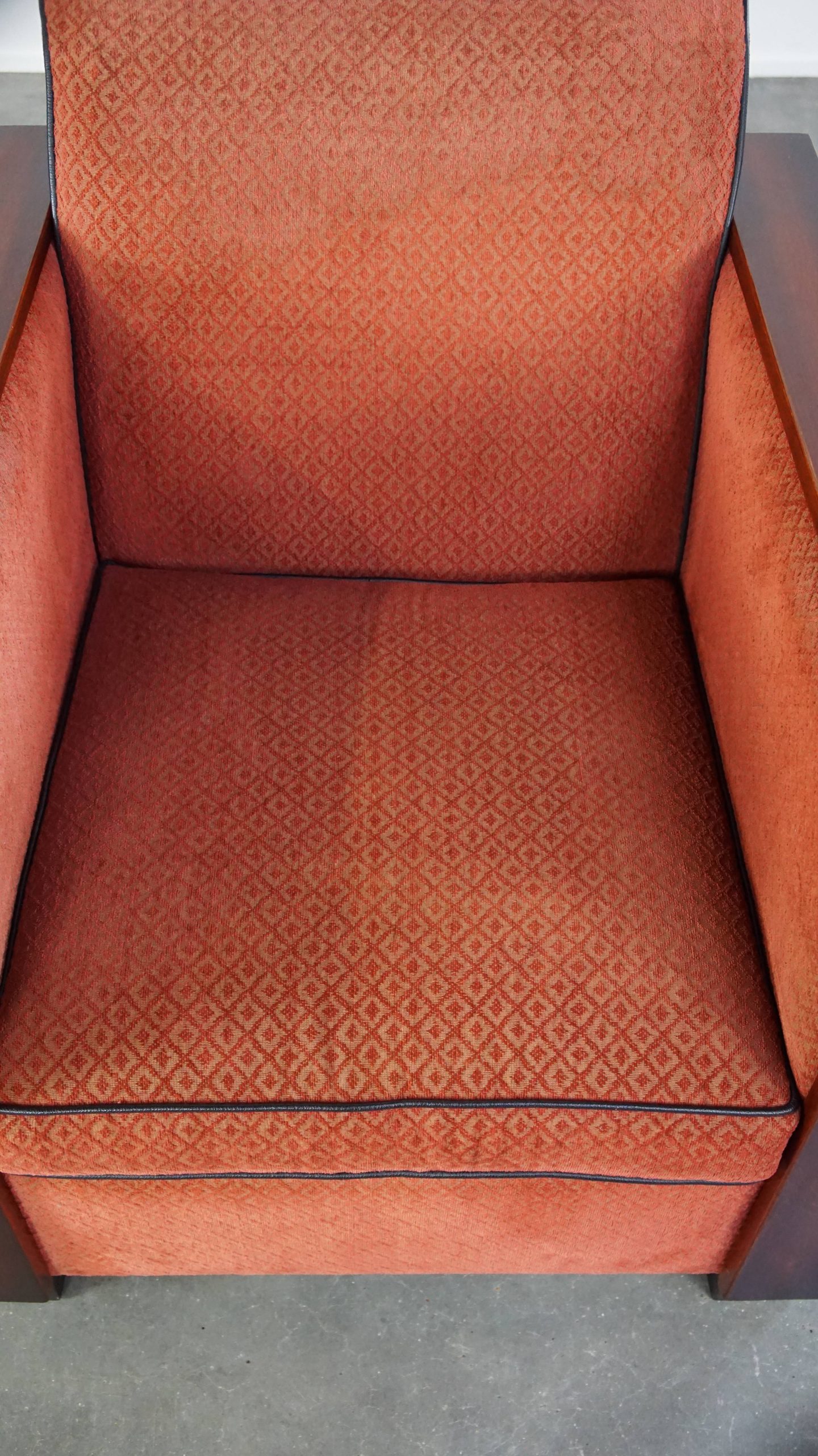 Luxe Art Deco Design Fauteuil Met Rode Stoffen Bekleding En Houten Details image 7