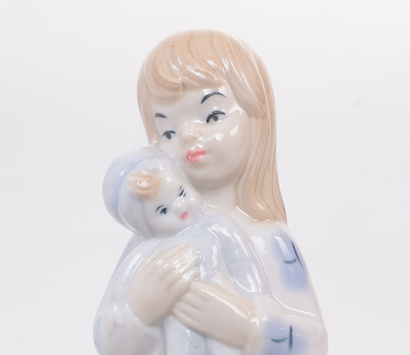 Sanbo Porseleinen Beeldje Van Meisje Met Pop image 6