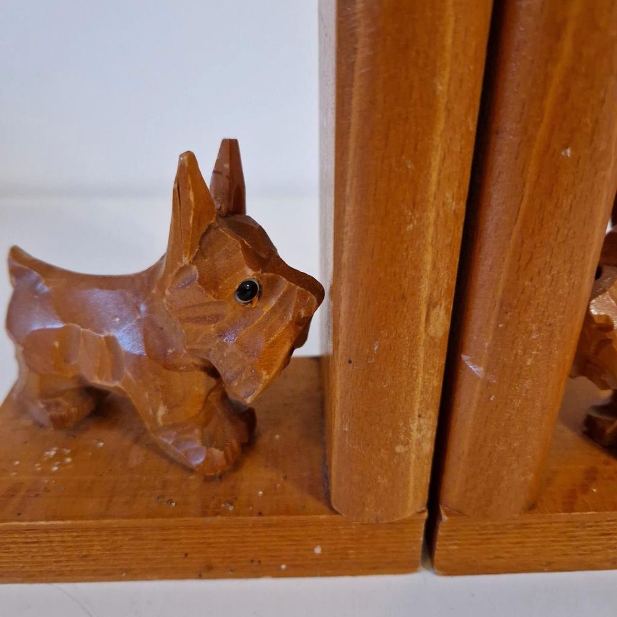 50's 2 Houten Boekensteunen Met Houtsnijwerk Hondjes Terrier image 5