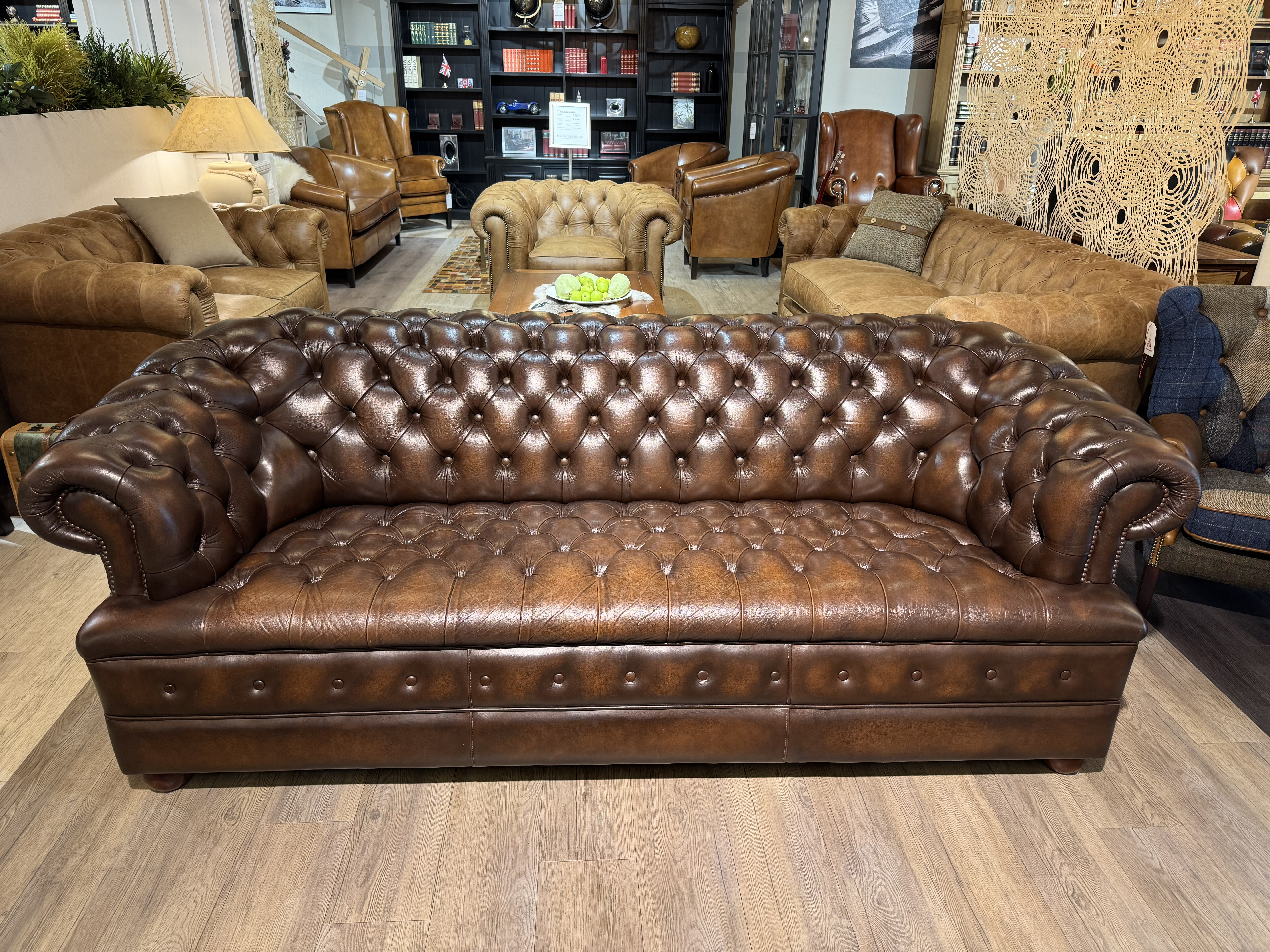 Engelse Chesterfield 3 Zits Bank Buttonseat Antiek Bruin Leer image 4