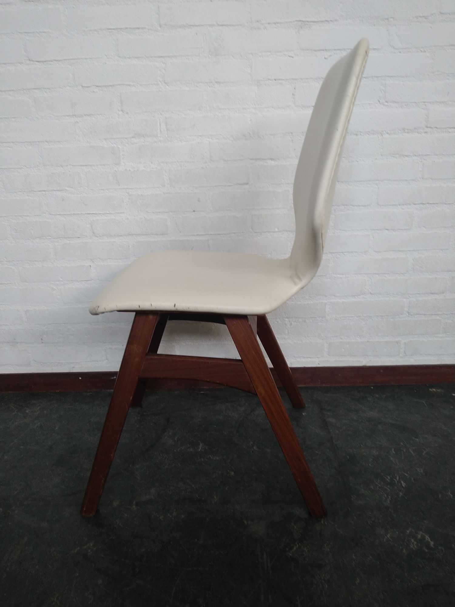 3x Scandinavische Mid Century Eetstoelen image 7