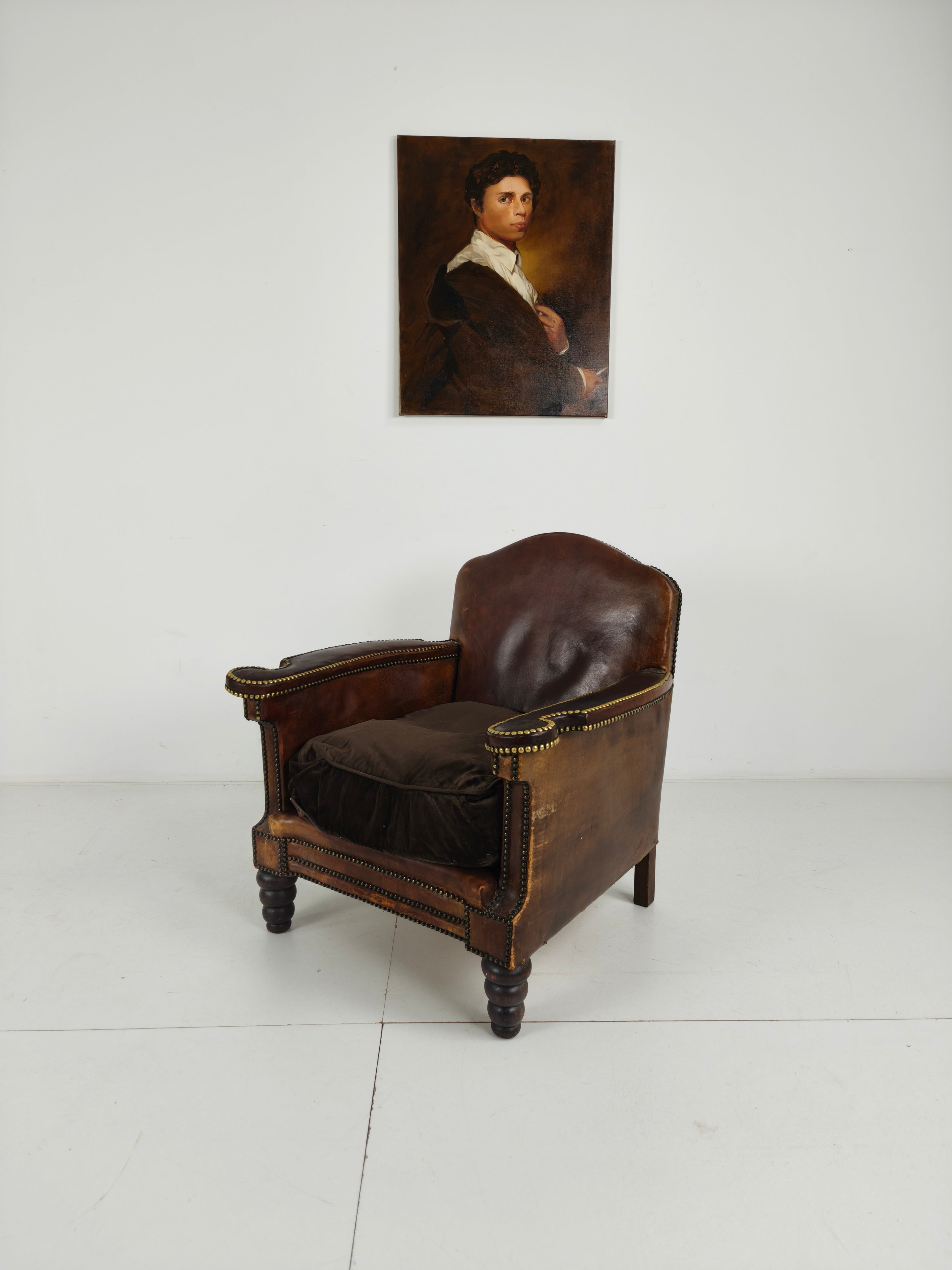 Antieke Leren Clubstoel Met Studs image 2