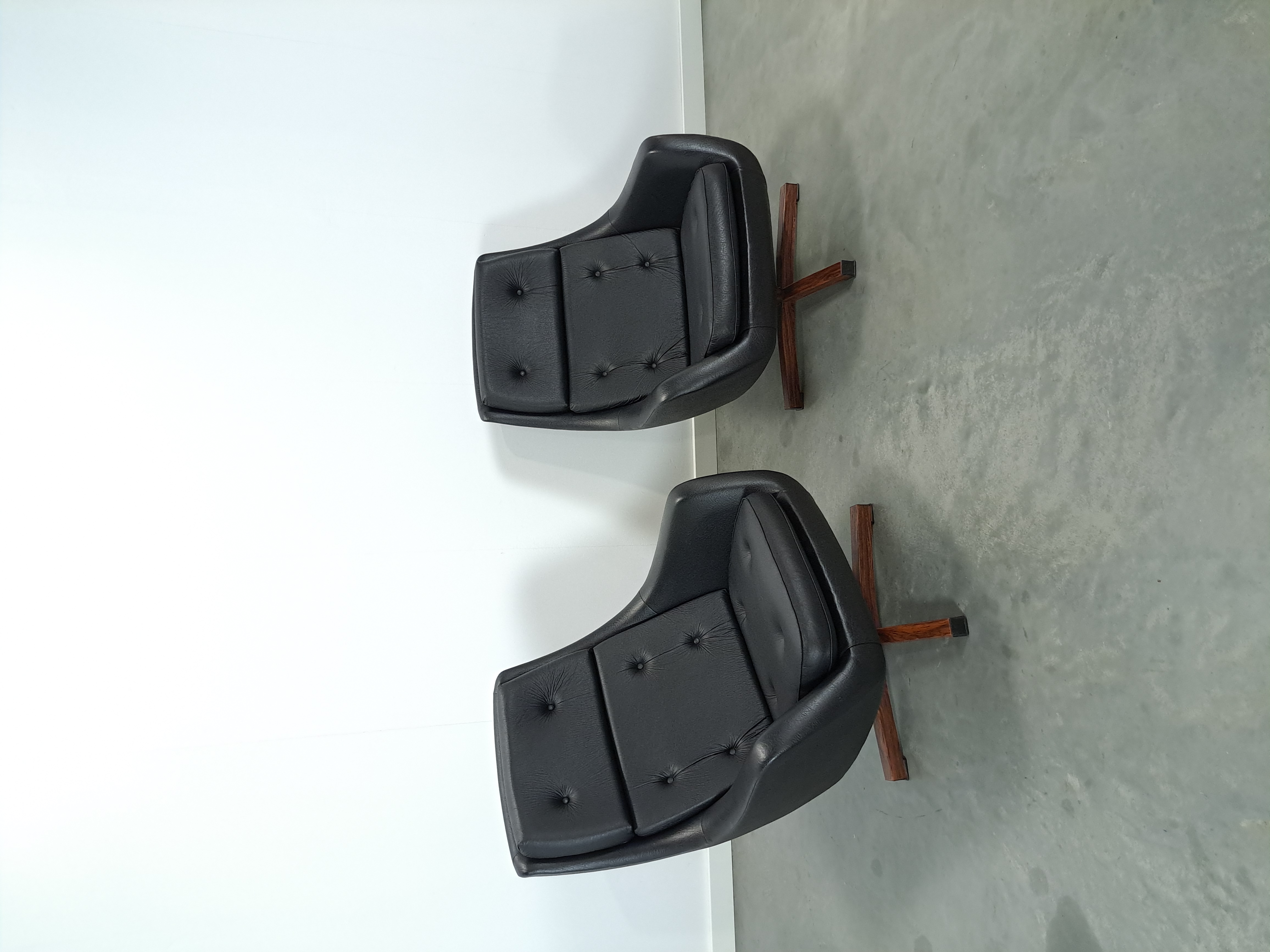 Zwarte Skai Kunstleder Draaifauteuil Uit Zweden image 2