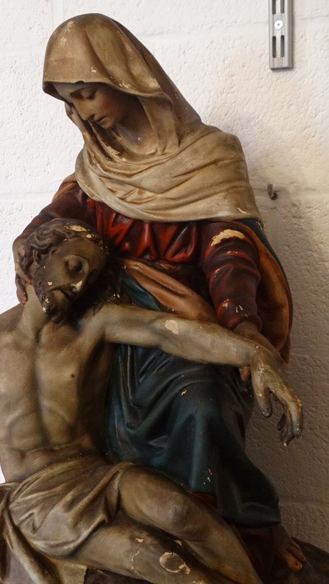 Groot Pieta Beeld Van Ch. Proost Sartini Antwerpen. image 9
