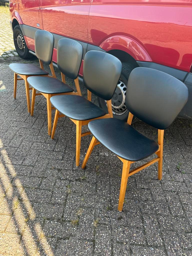 Set Van 4 Vintage Stoelen image 2