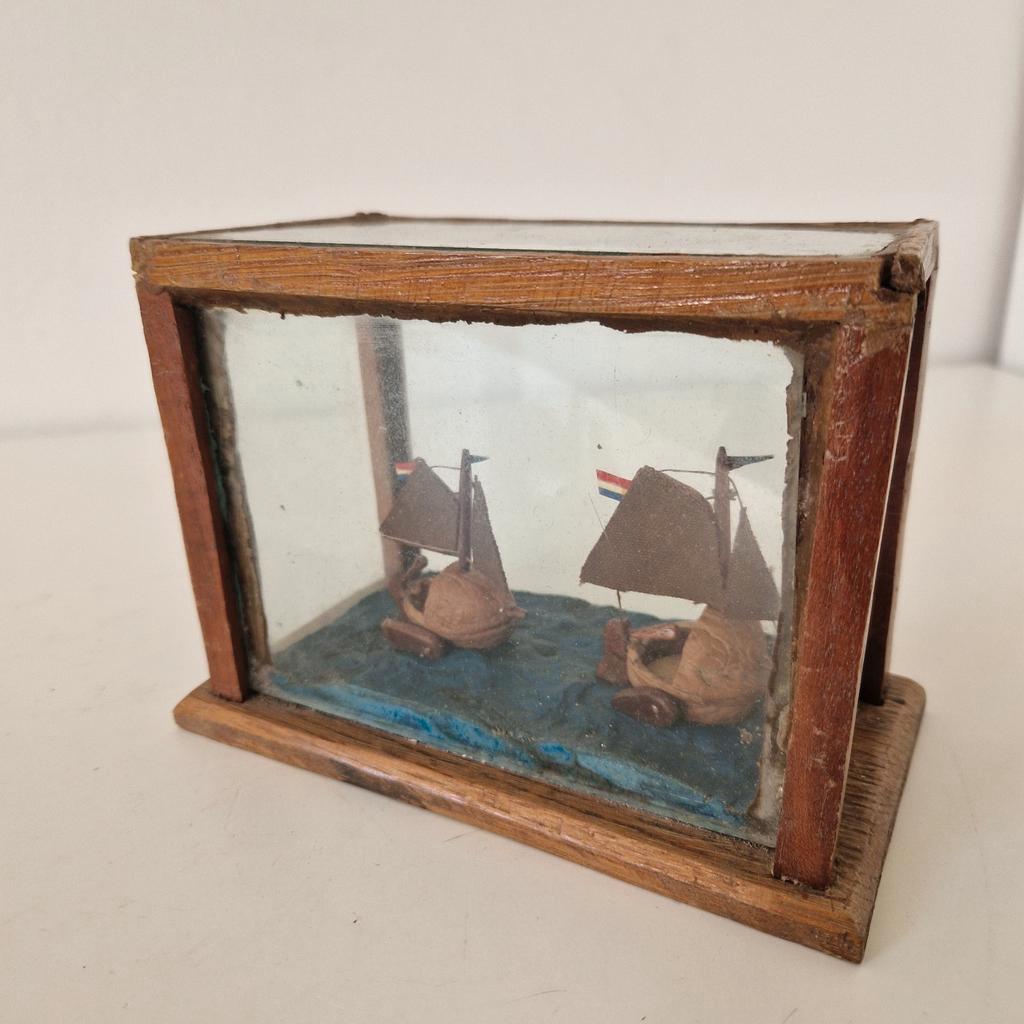 Antieke Vitrine Volkskunst Art Walnoot Bootje Vitrinekast image 2