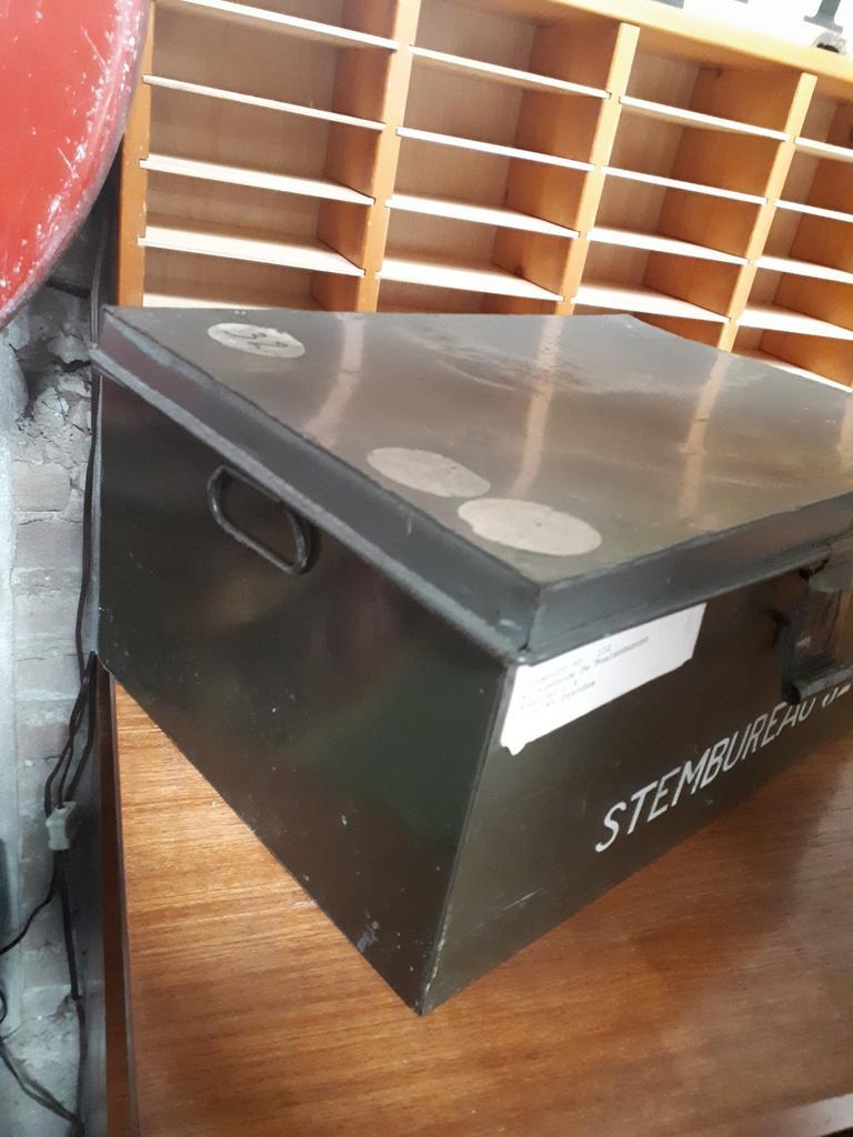 Industrieel Oud Stembureau Zaandam Blik Kist image 7