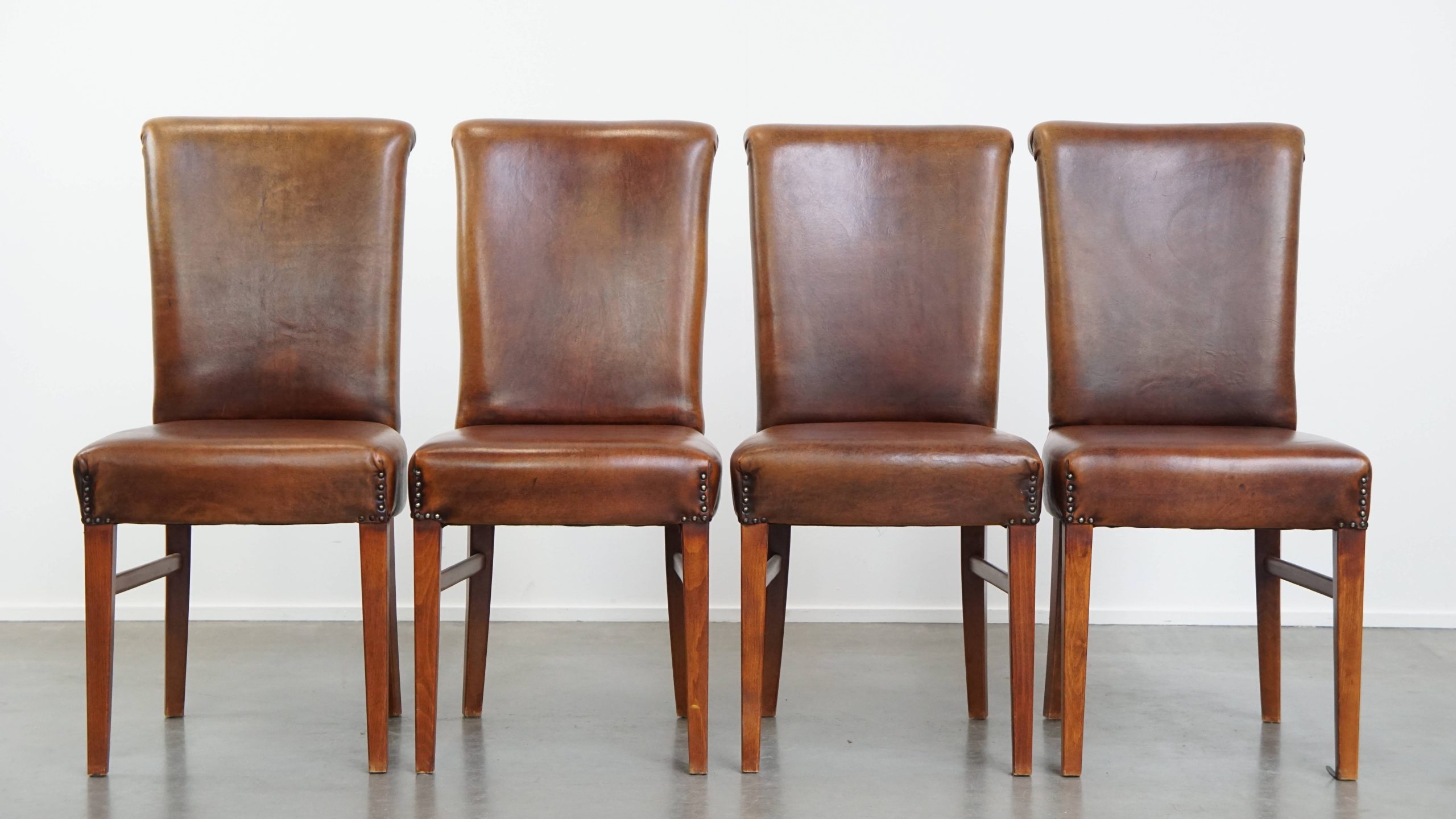 Tijdloze Set Van 4 Statige Comfortabele Eetkamerstoelen Van Schapenleer image 3
