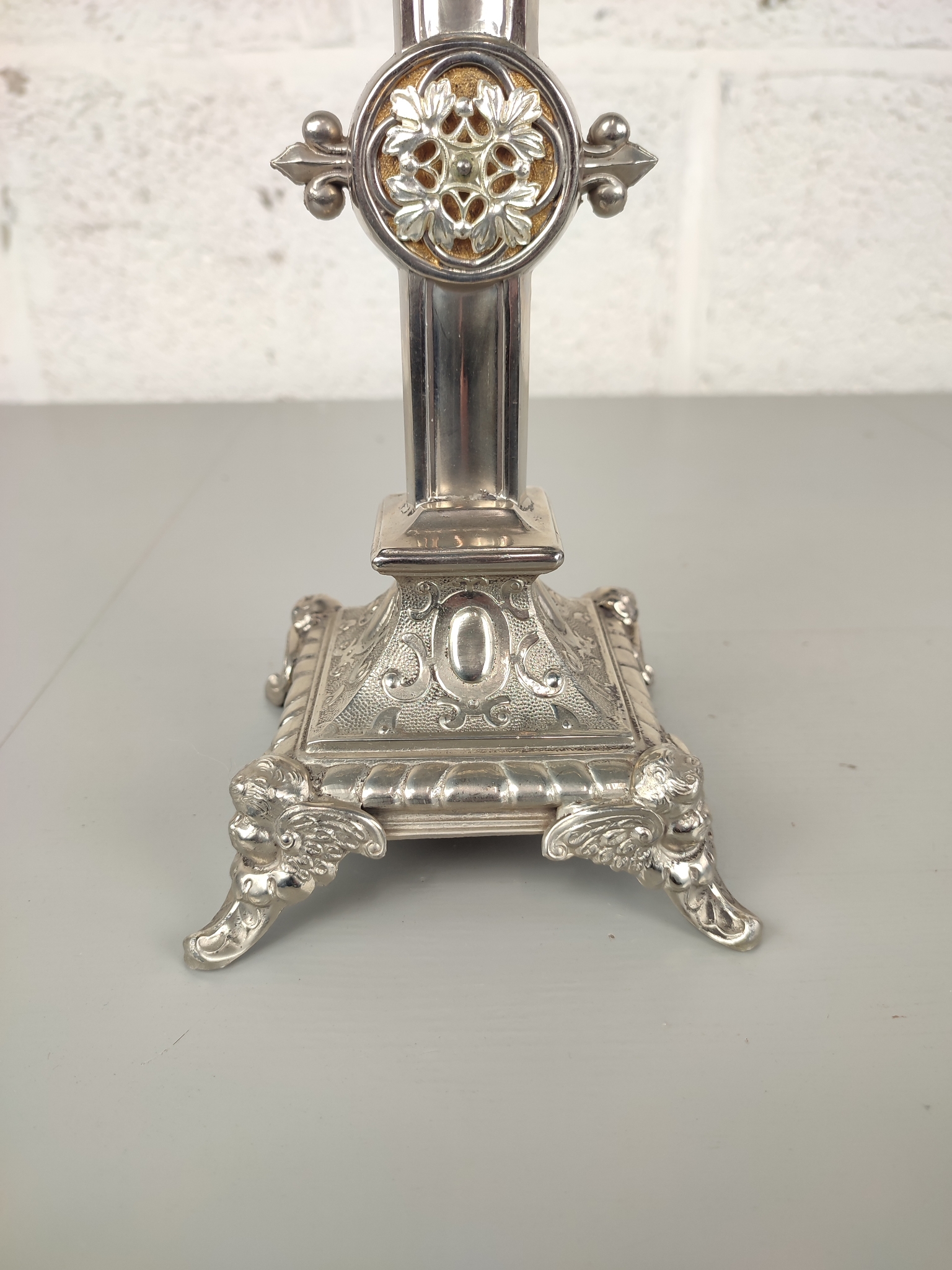 Groot Metalen Kruisbeeld image 4