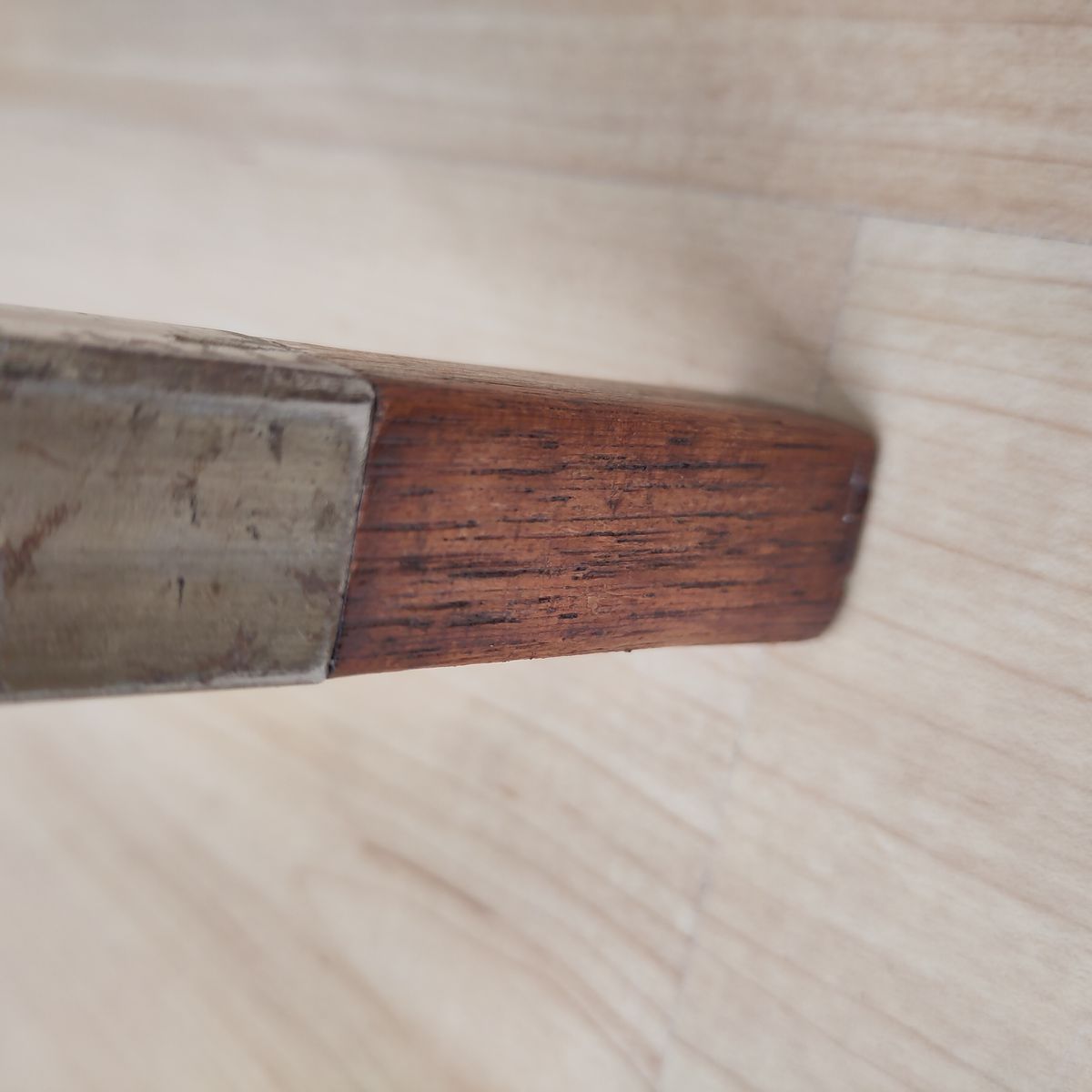 Jaren 60 Bijzettafeltje Hout En Metaal Driepoot image 8