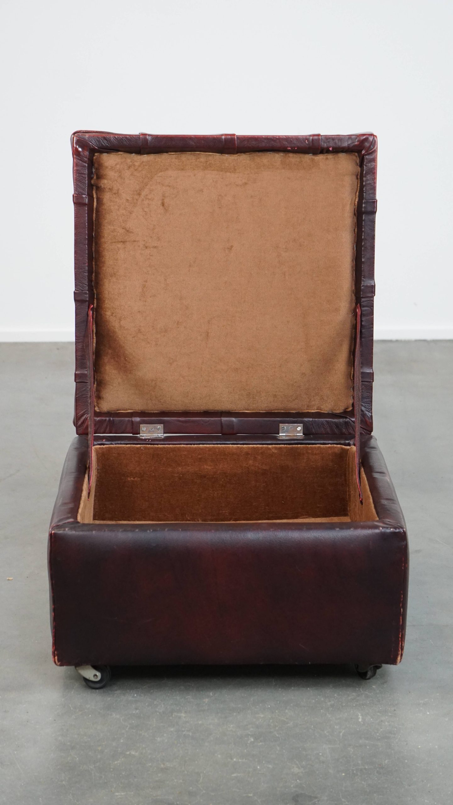 Rode Rundleren Vierkante Chesterfield Hocker/ Opberg Poef image 9