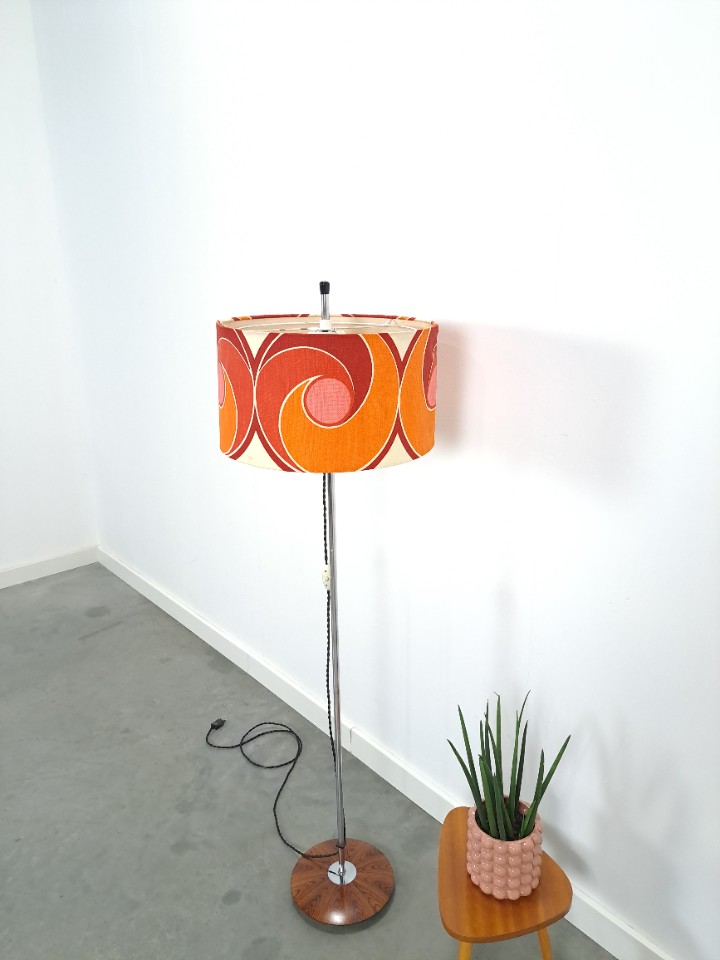 Jaren 70 Vloerlamp Met Gekleurde Kap En Fineer Voet image 14