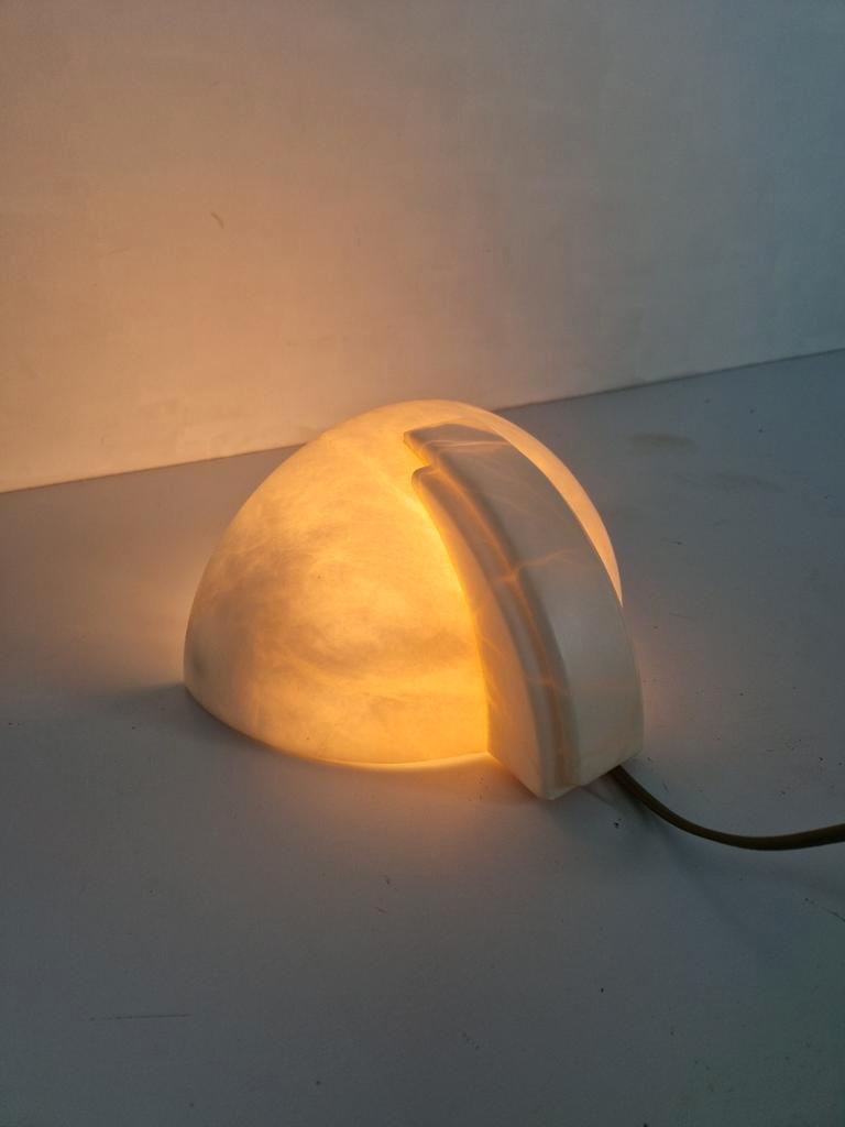 Art Deco Revival Albast Wandlamp. image 3