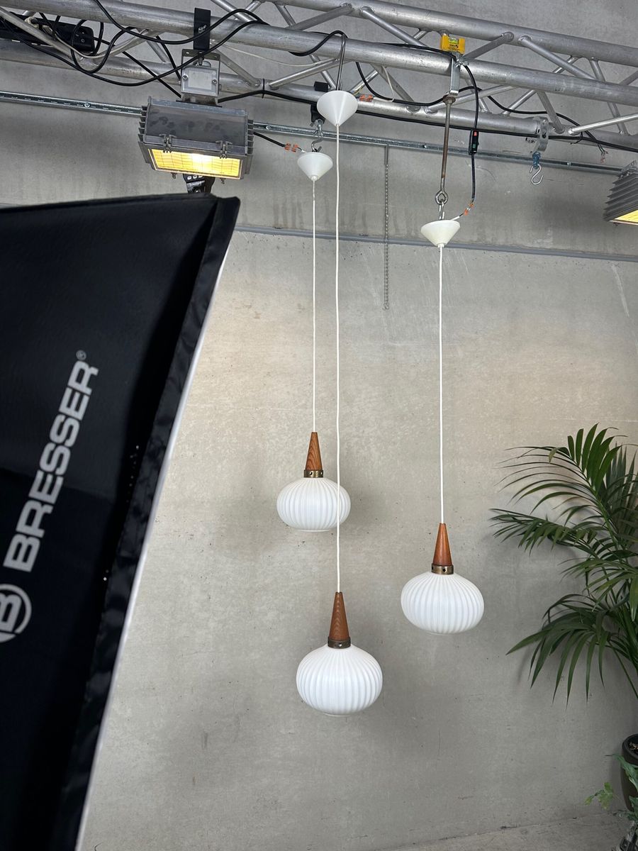 3x ‘japandi’ Hanglampen – Teak En Opaline image 3