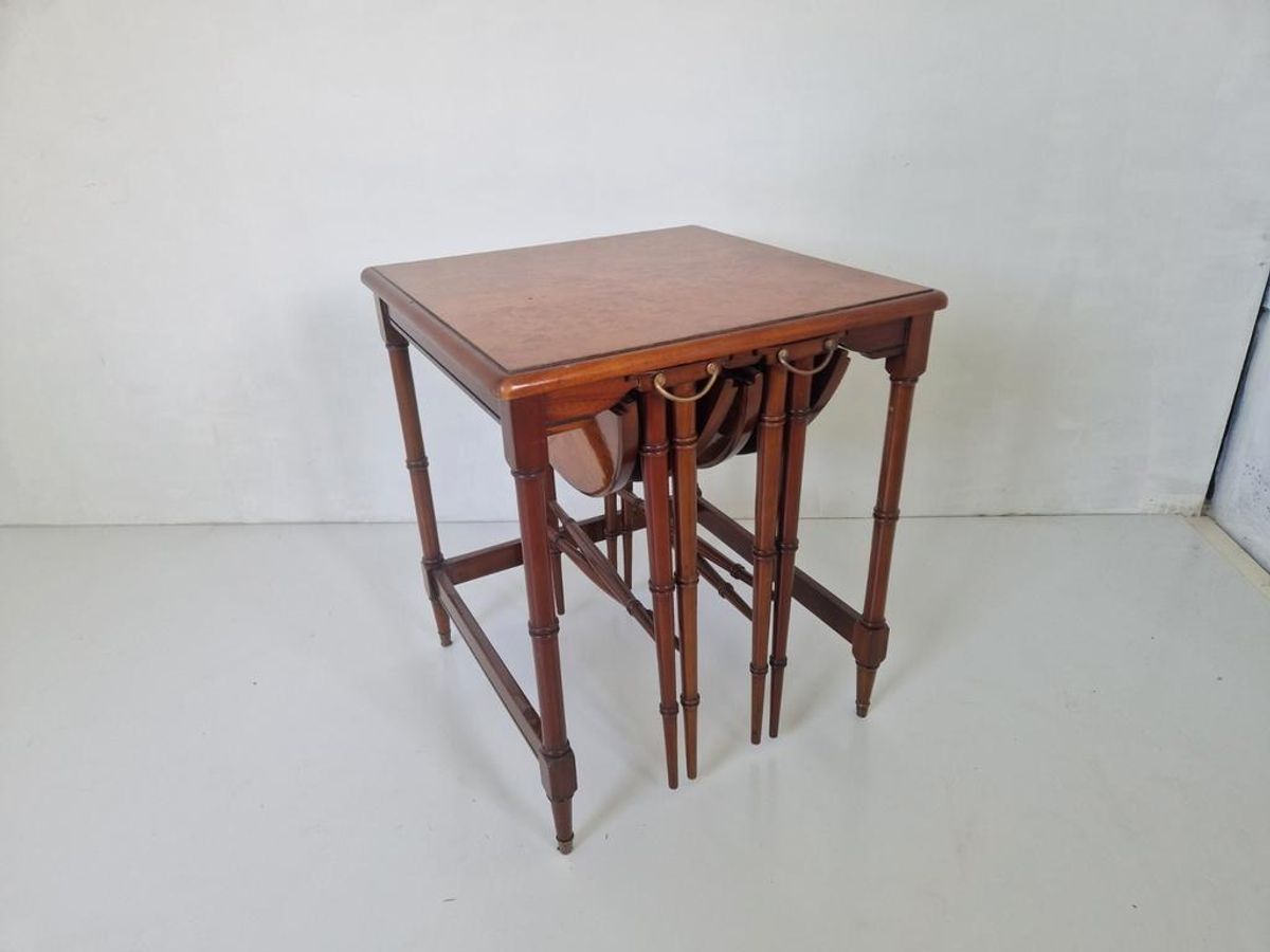 Mahonie Houten Klassieke Nest Tafeltjes. image 2