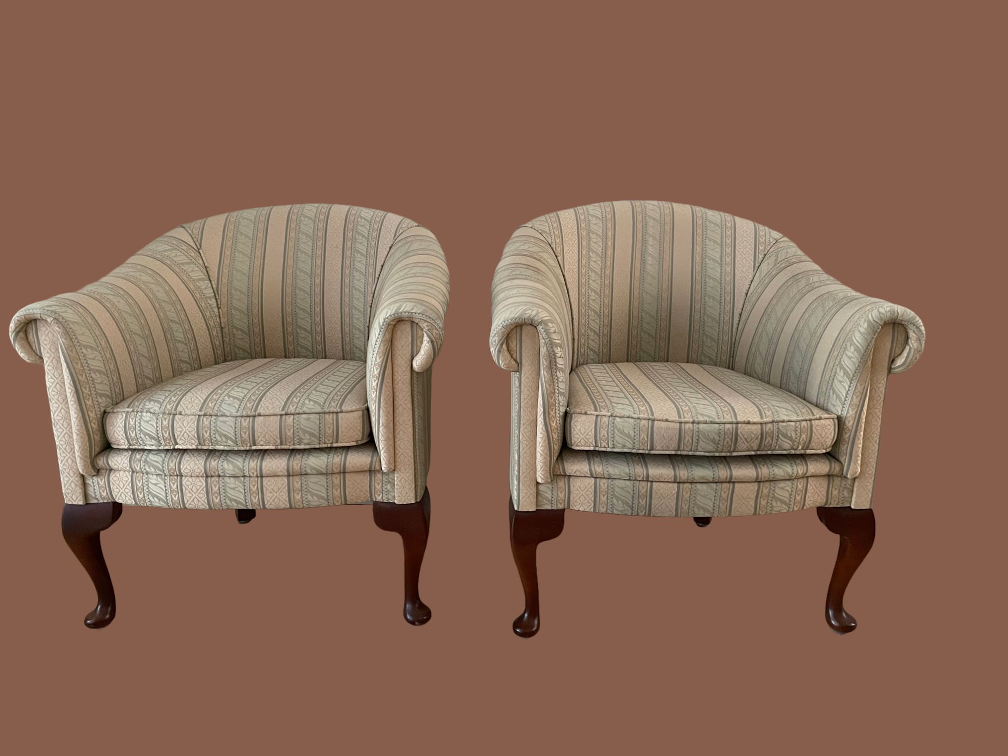 Set Van 2 Chesterfield Byron Tub Chairs image 2