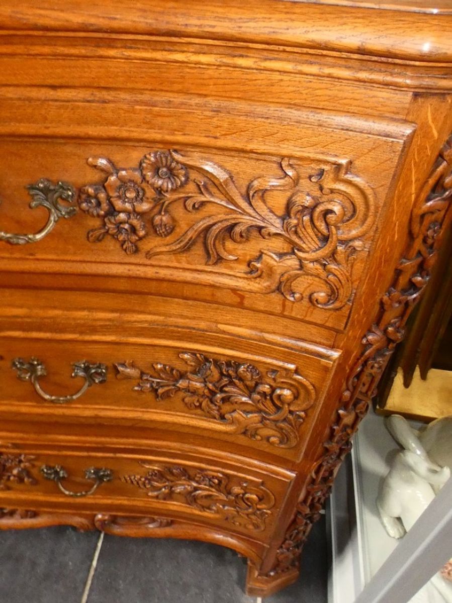 Louis Xv Franse Gebeeldhouwde Eiken Commode. image 15