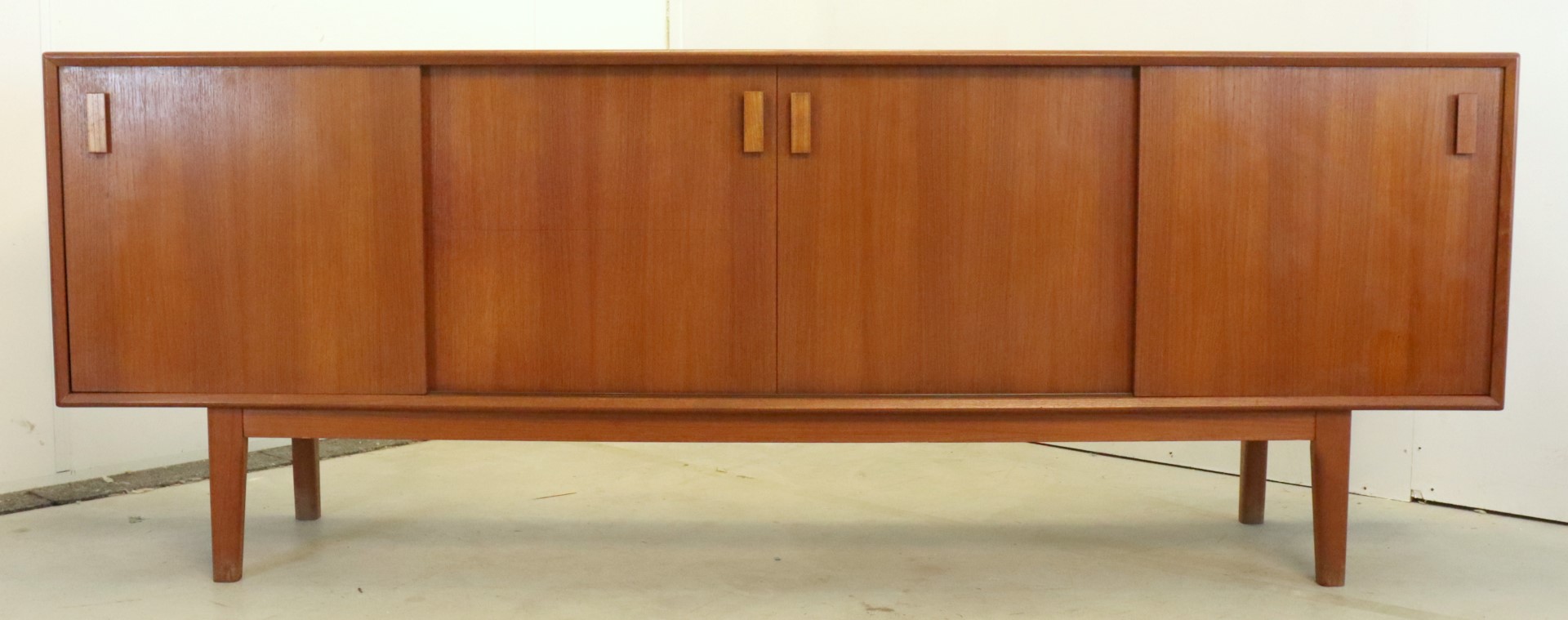 Vintage Deens Design Dressoir Sideboard Kast 'oksendrup' Midcentury image 4