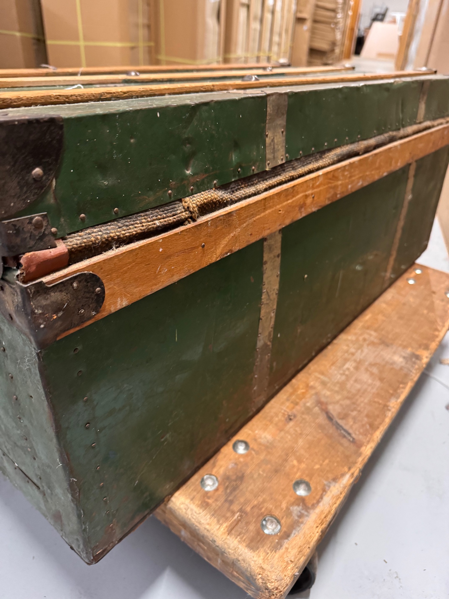 Hutkoffer, Kist, Groen Met Houten Latjes image 10