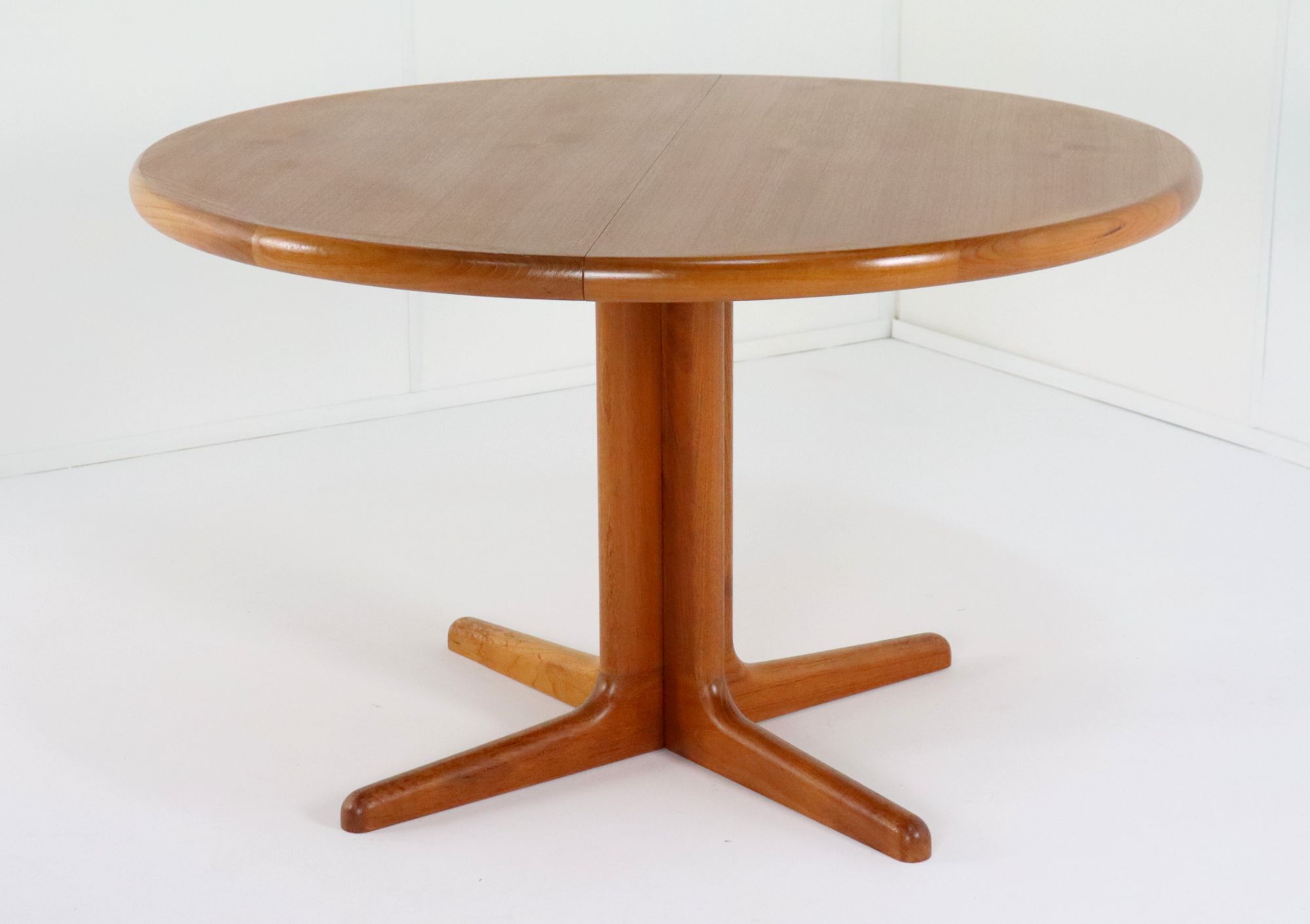 Vintage Johs. Kristoffersen & Son Ronde Eettafel Tafel 'bjerget' image 4