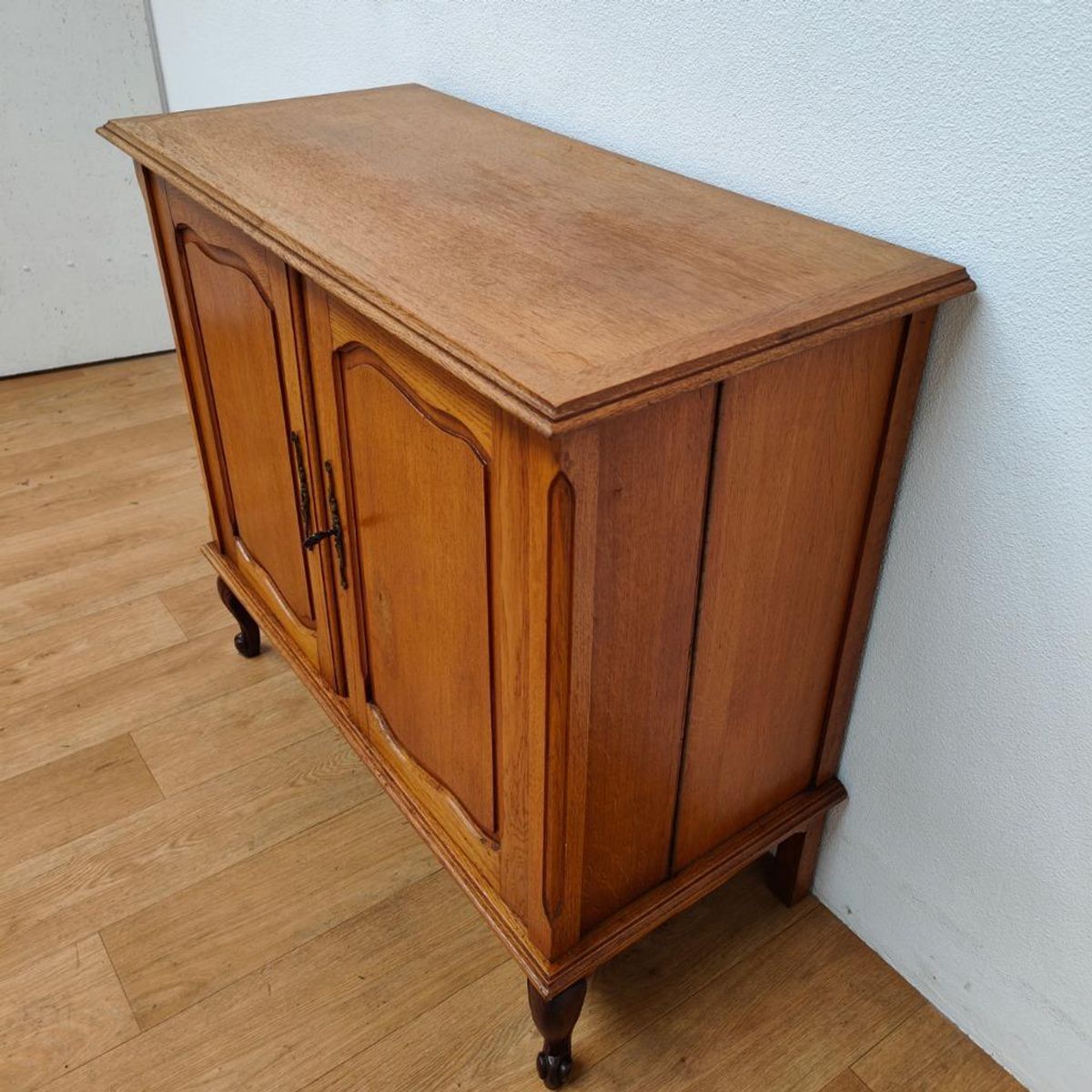 Vintage Queen Ann Schoenenkastje Halkastje Wandkastje Schoenenkast. image 7