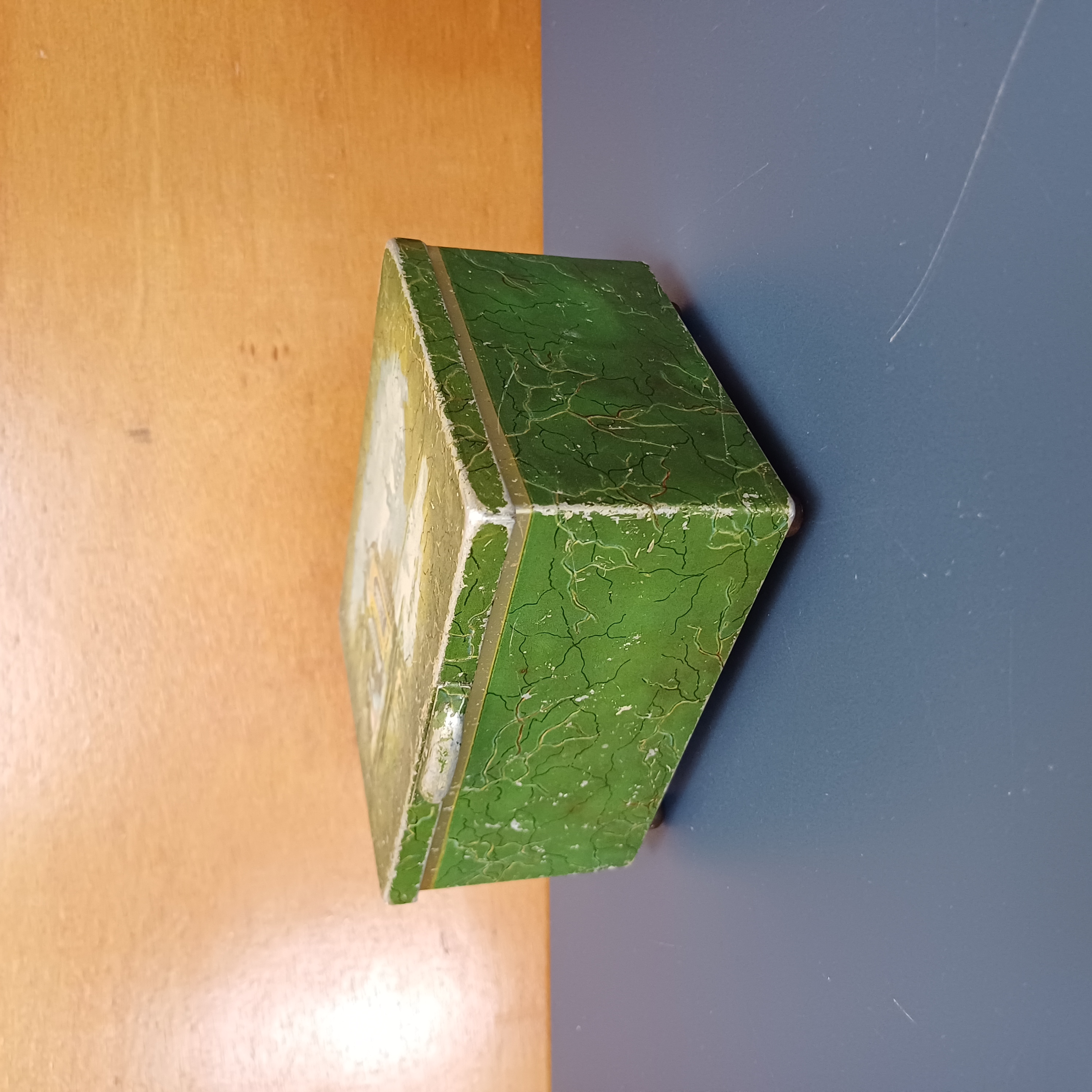 Antiek Groen Blikje Met Theekoepel image 3