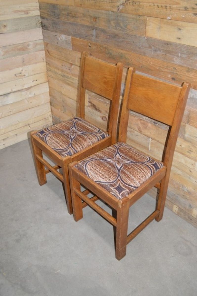 2 Ouderwetse Eiken Stoelen image 3