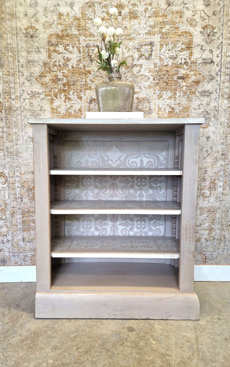 Shabby Chic Kastje/ Unieke Handbeschilderde Kastje image 2