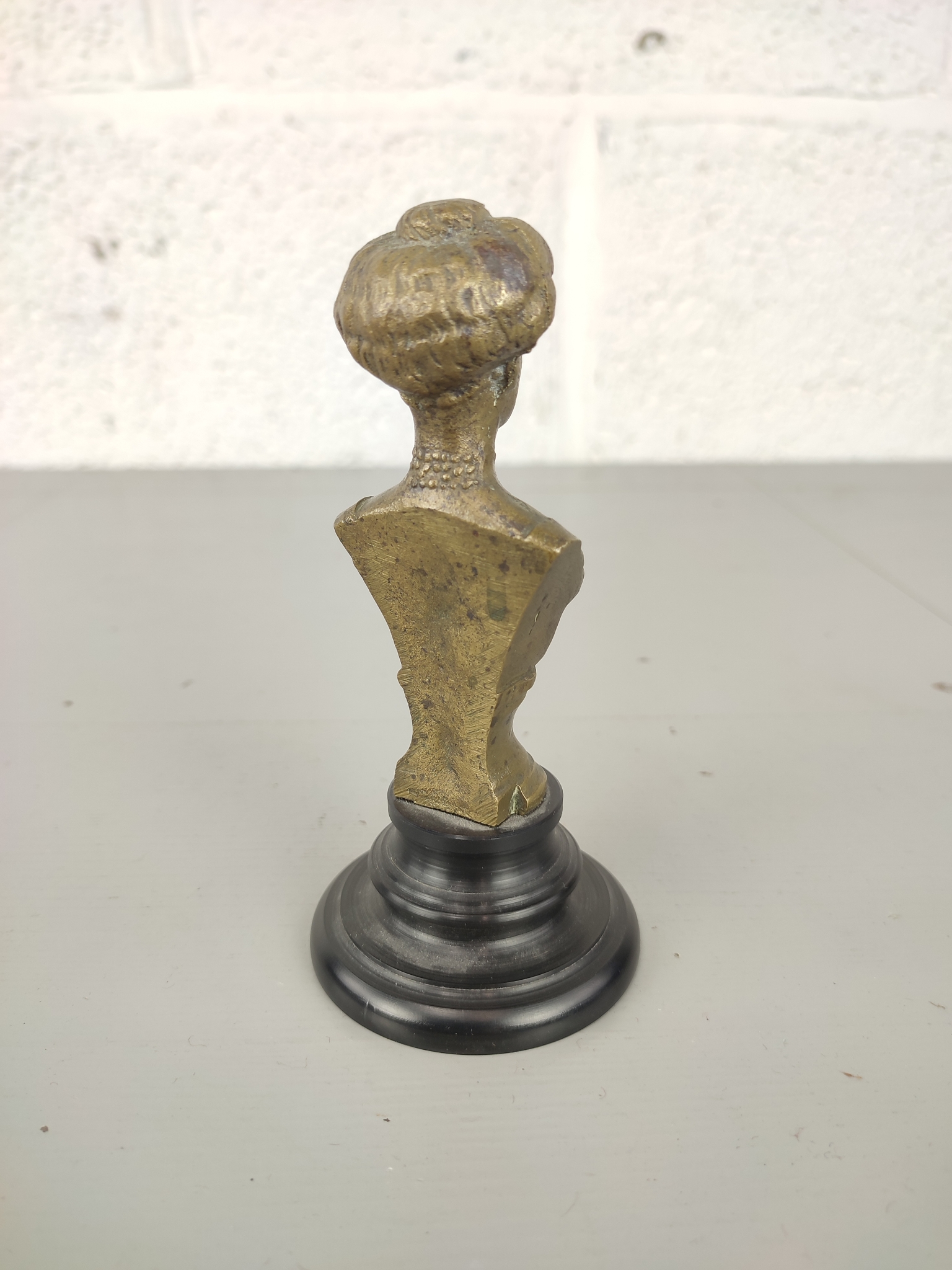 Kleine Bronzen Buste Koningin Elisabeth image 5
