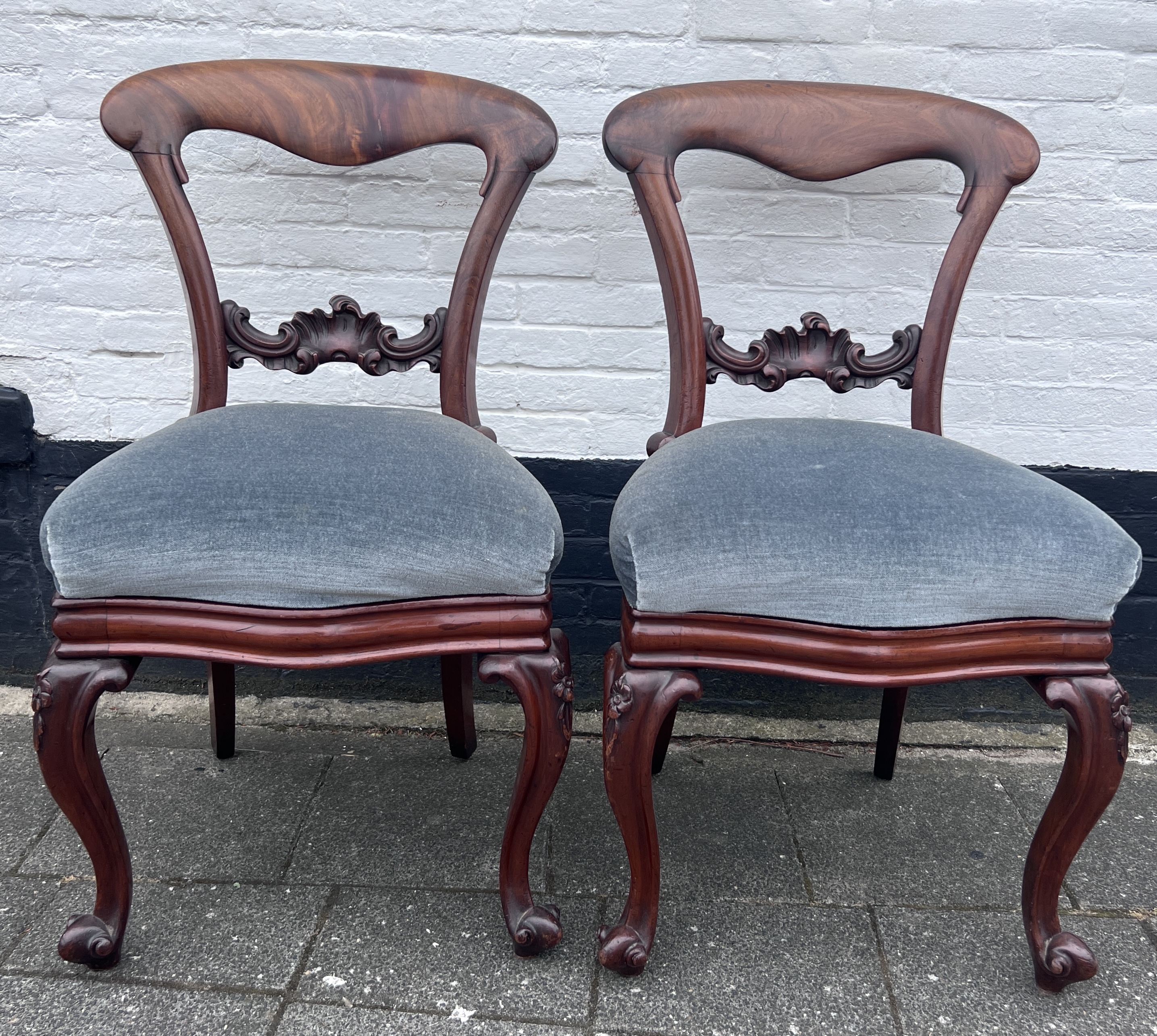 Set Van Twee Antiek Mahonie Stoelen Met Blauwe Stoffering, 47 X 43, Hoog 87 Cm image 9