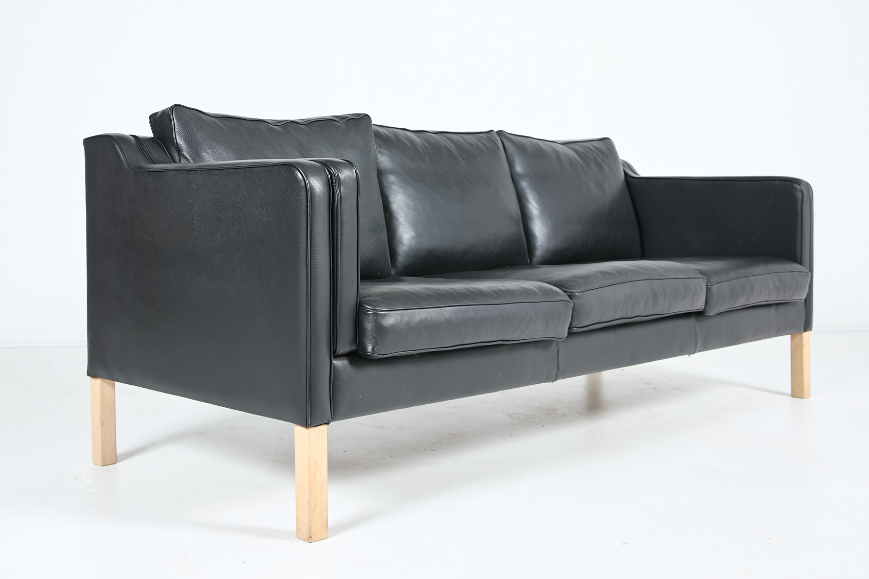 Danish Design Black Leather Sofa From Mogens Hansen image 8