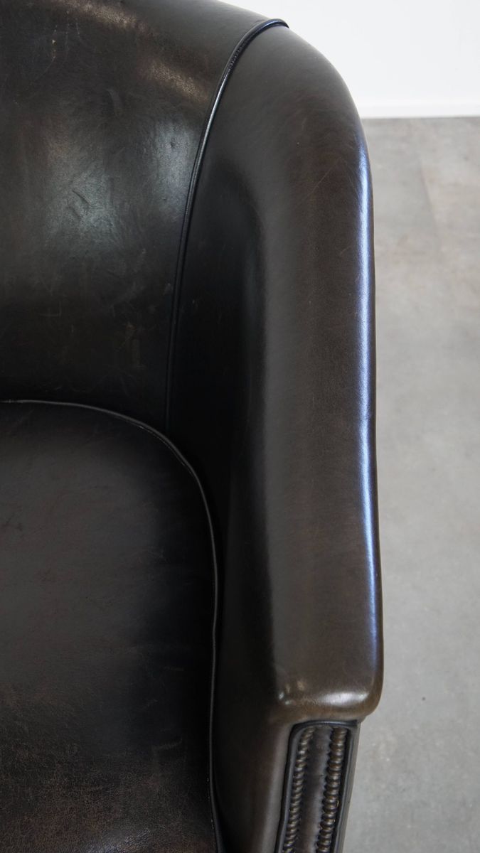 Unieke Set Van 2 Subtiele Zwart/ Grijze Schapenleren Clubfauteuils Met Een Mooi Patina image 9