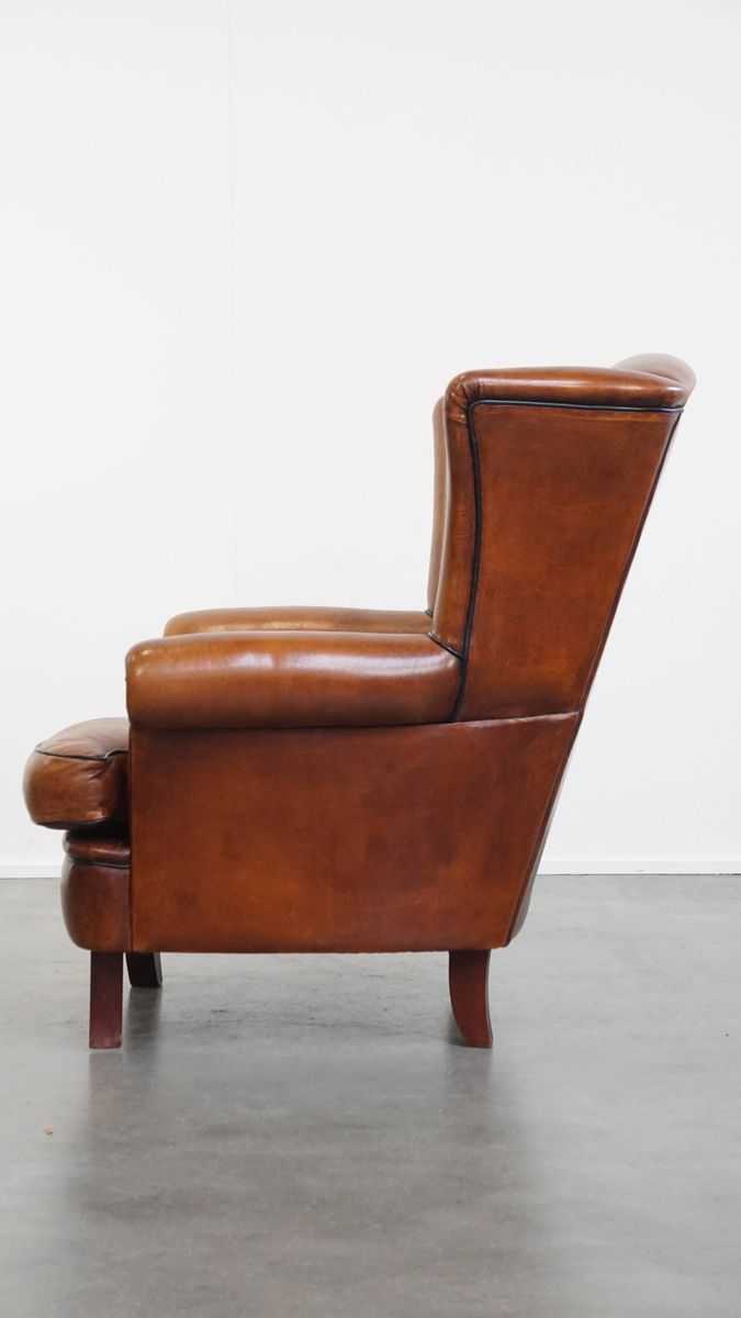 Sierlijke Schapenleren Oorfauteuil Met Zwarte Biezen En Klassieke Vormen image 5