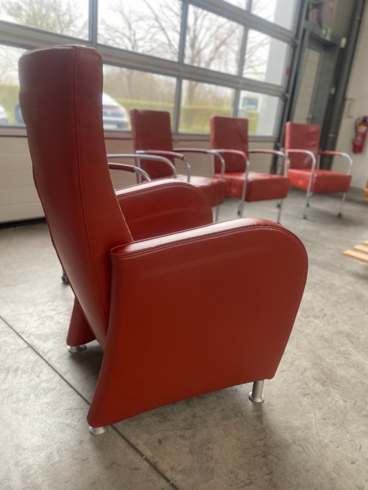 Eetstoelen En Relaxfauteuil Van "de Toekomst" image 5