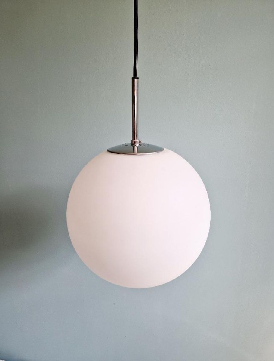 Grote Suspensie In Wit Gesatineerd Opaalglas, Limburg, 1970 image 3