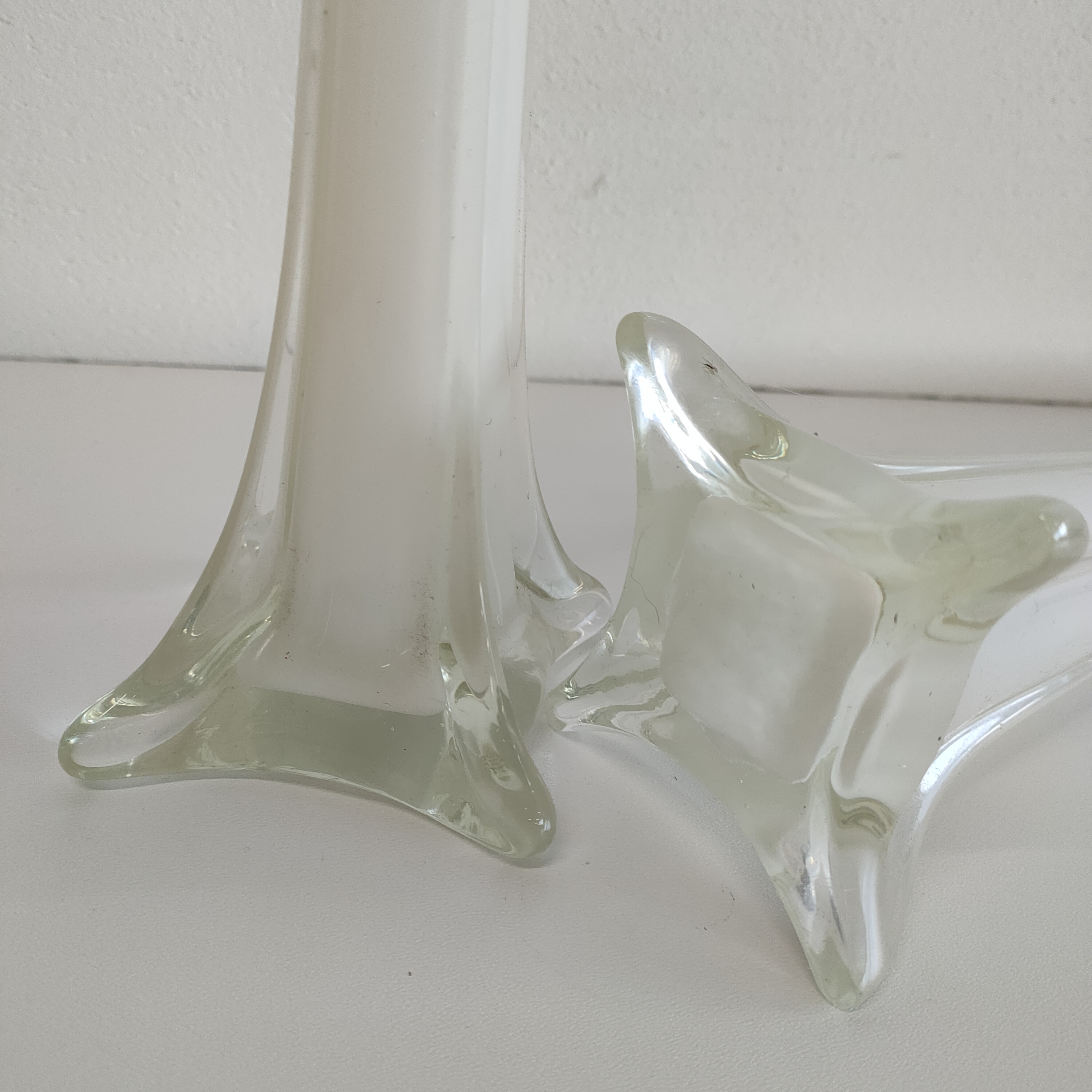 Set Vintage Hoge Smalle Witte Vazen image 5