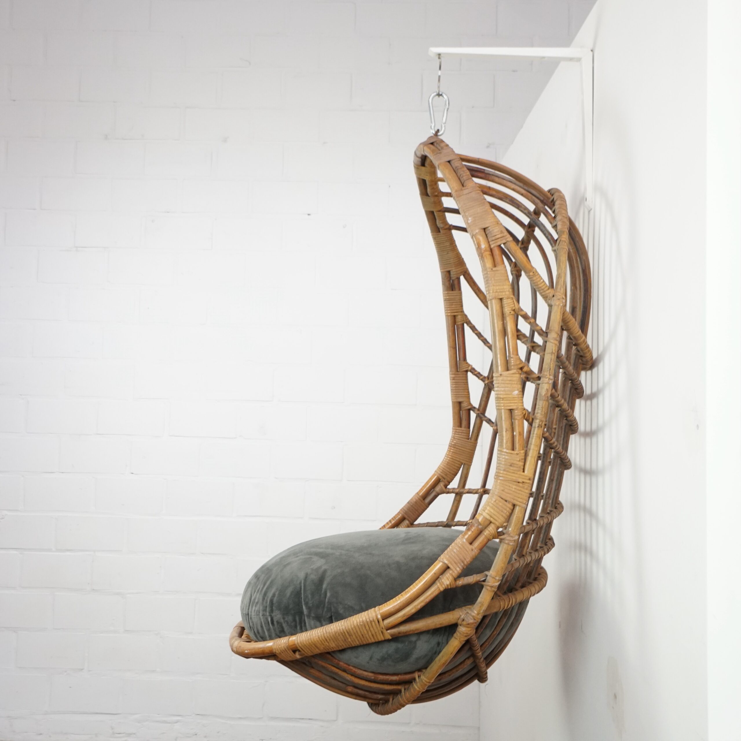 Hanging ” Pinda” Rattan Lounge Chair image 4