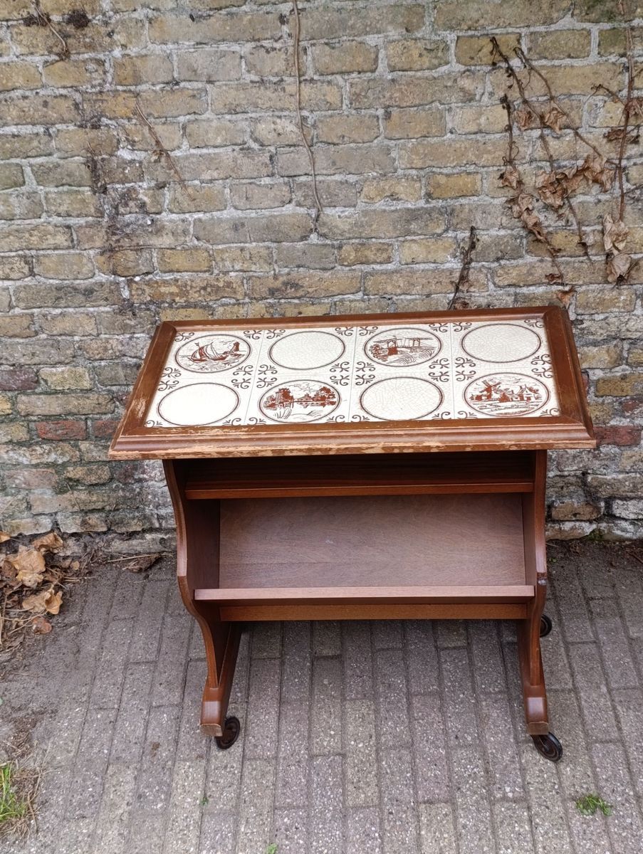 Charmant Frans Vintage Bijzettafeltje Lectuurbak Met Wieltjes En Tegels image 5